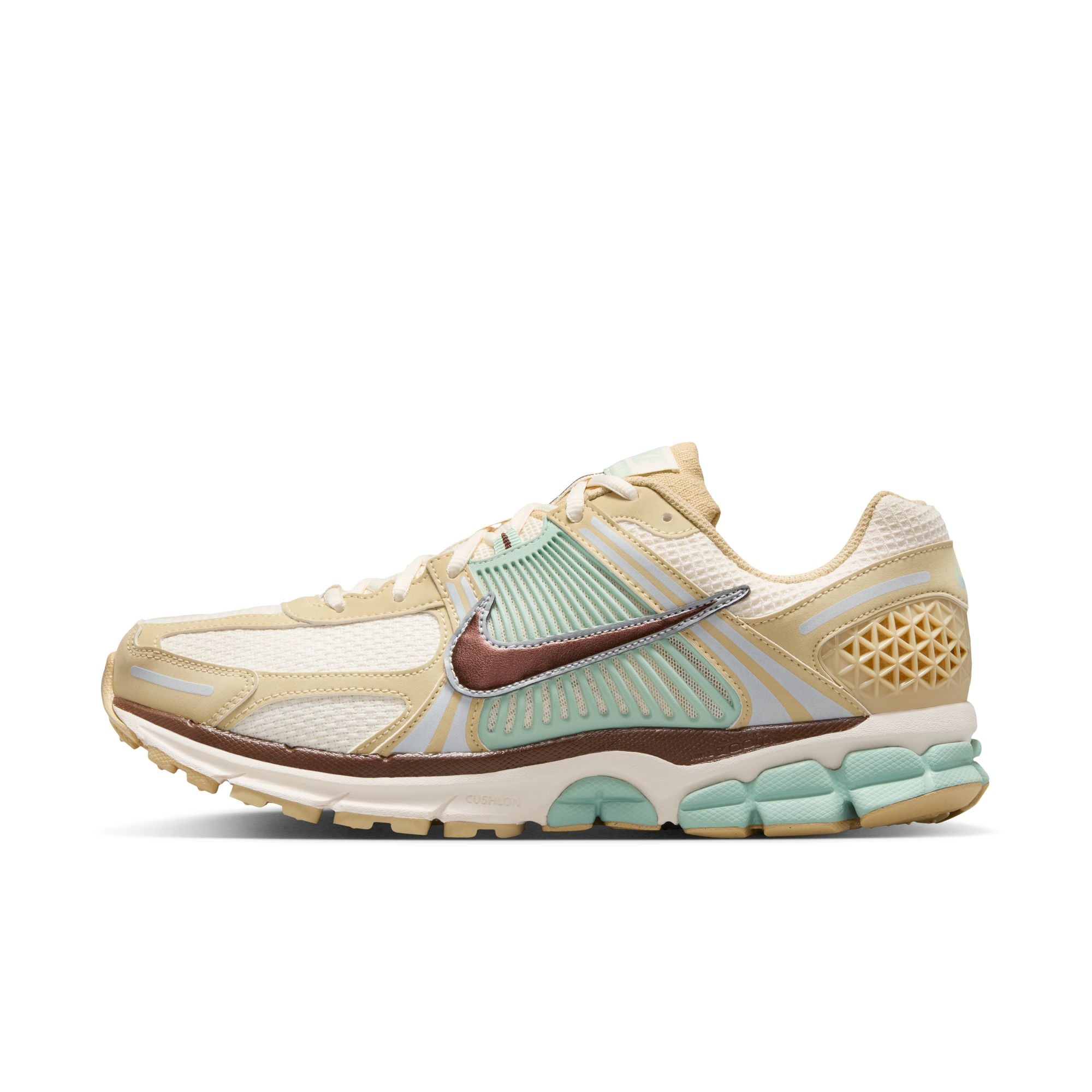 MENS NIKE ZOOM VOMERO 5 SE (TEAM GOLD/FAUNA BROWN/PALE IVORY/SEAFOAM)