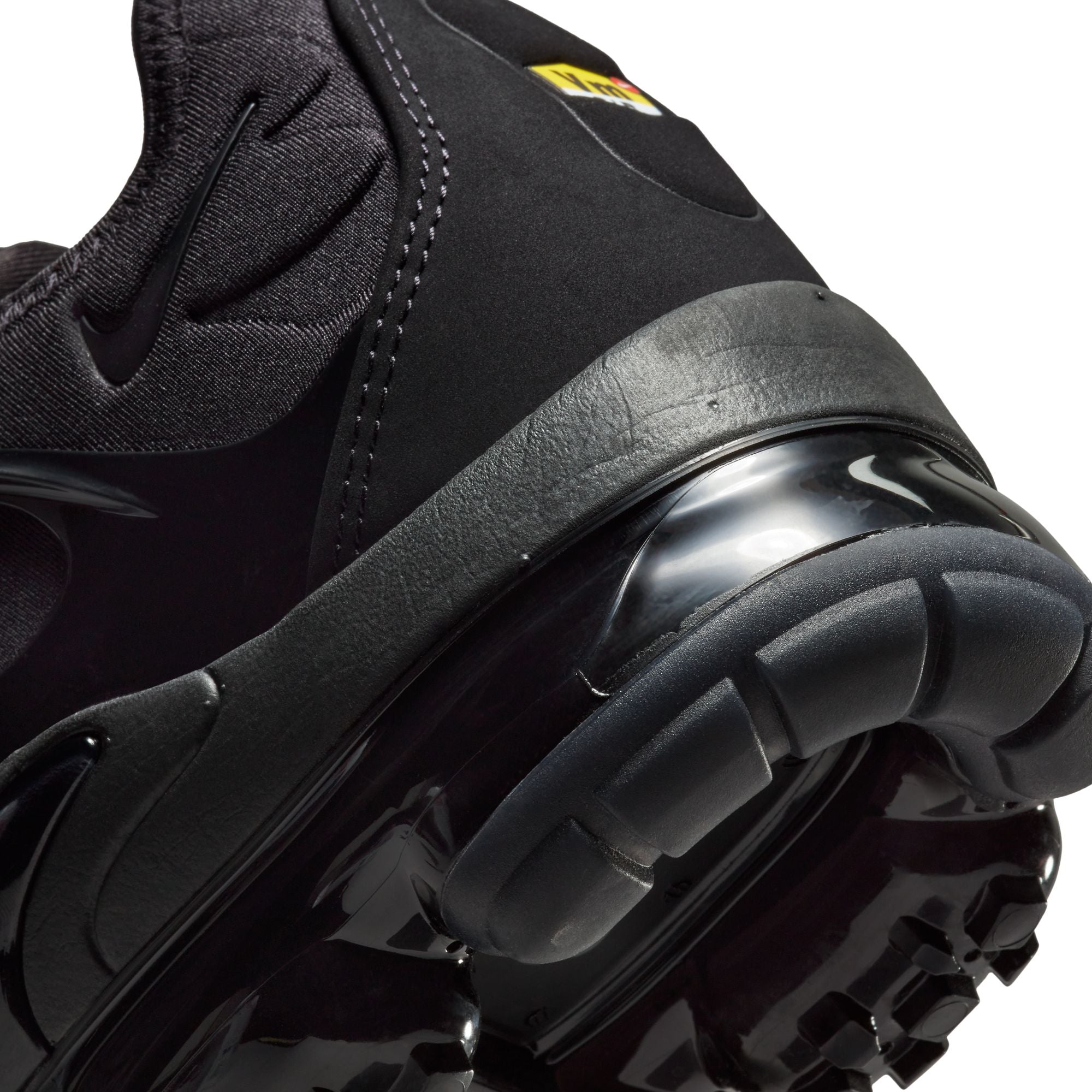 MENS NIKE AIR VAPORMAX PLUS (BLACK)