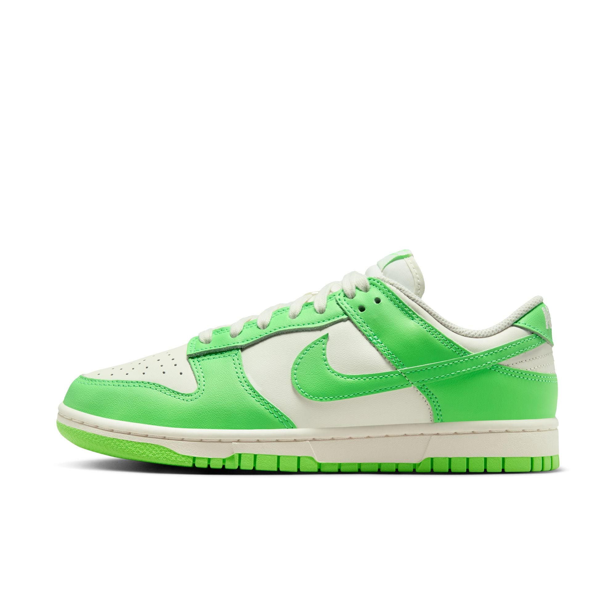 WOMENS NIKE DUNK LOW (SAIL/GREEN STRIKE)