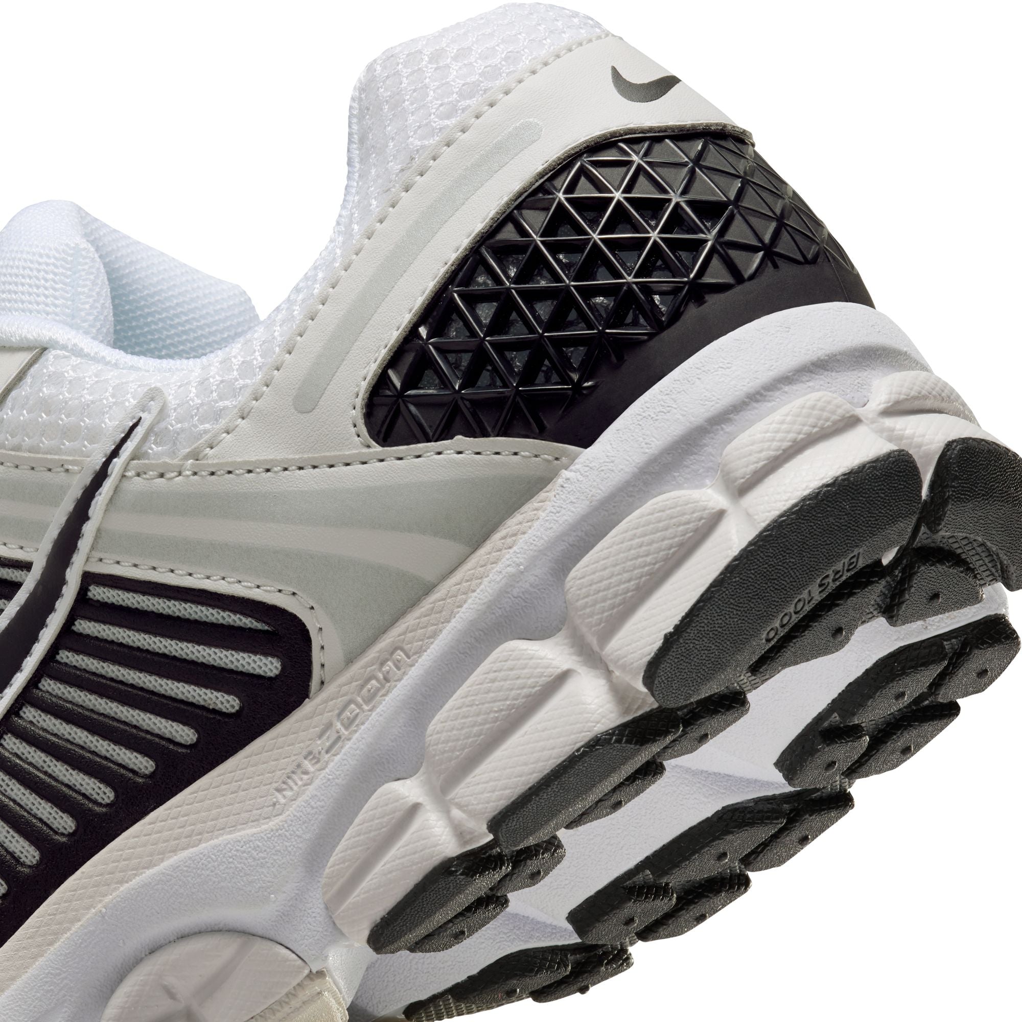 MENS NIKE ZOOM VOMERO 5 (WHITE/BLACK/PLATINUM TINT/MTLC PLATINUM)