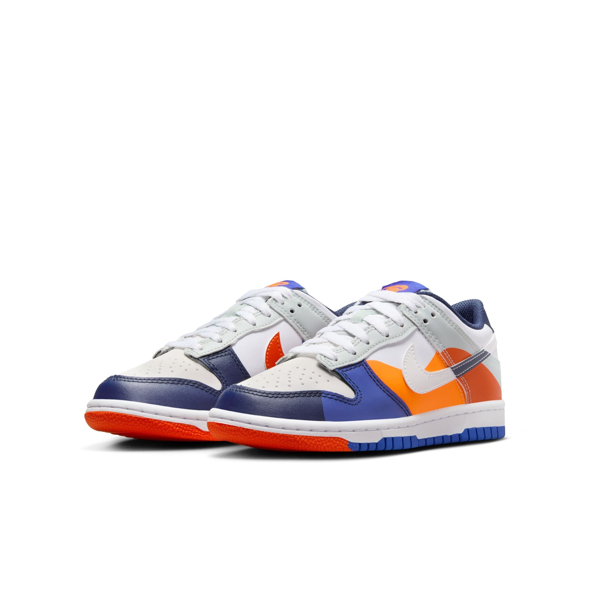 KIDS NIKE DUNK LOW SE GS (WHITE/LIGHT SILVER/MIDNIGHT NAVY)