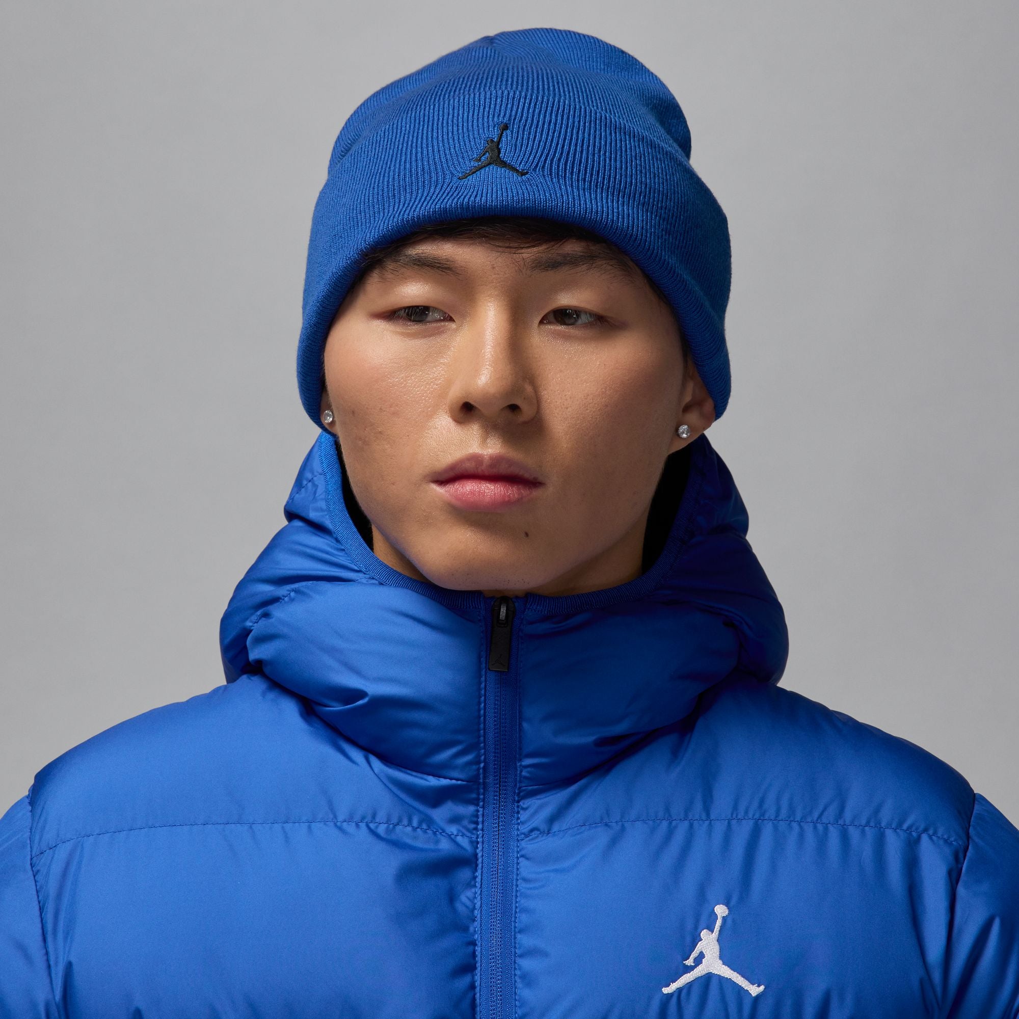 U JORDAN PEAK BEANIE (GAME ROYAL/BLACK)