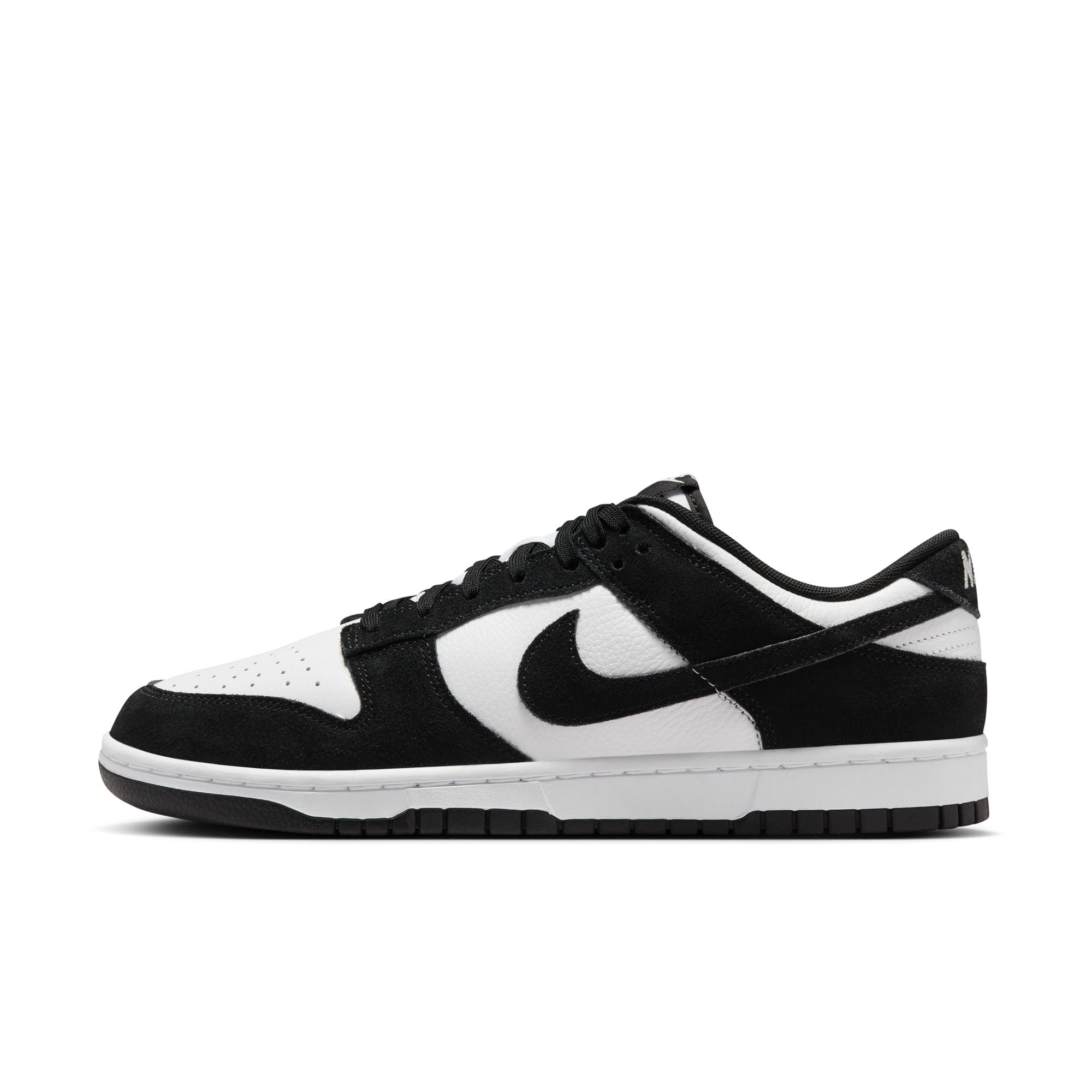 MENS NIKE DUNK LOW RETRO SE (SUEDE PANDA)