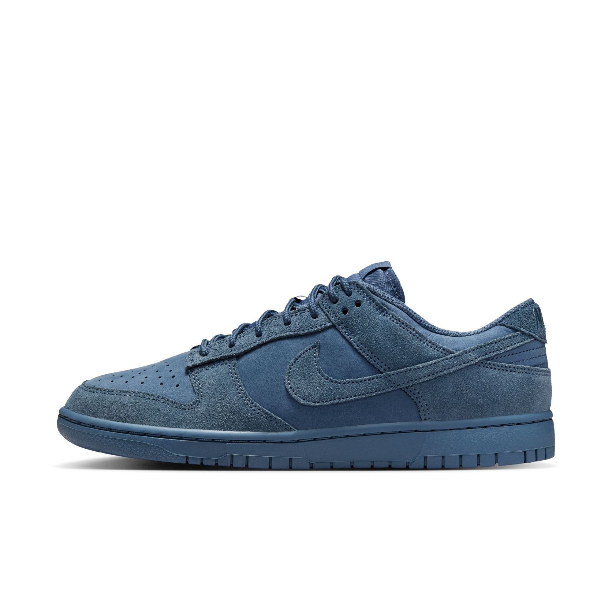 MENS NIKE DUNK LOW RETRO SE (DIFFUSED BLUE)