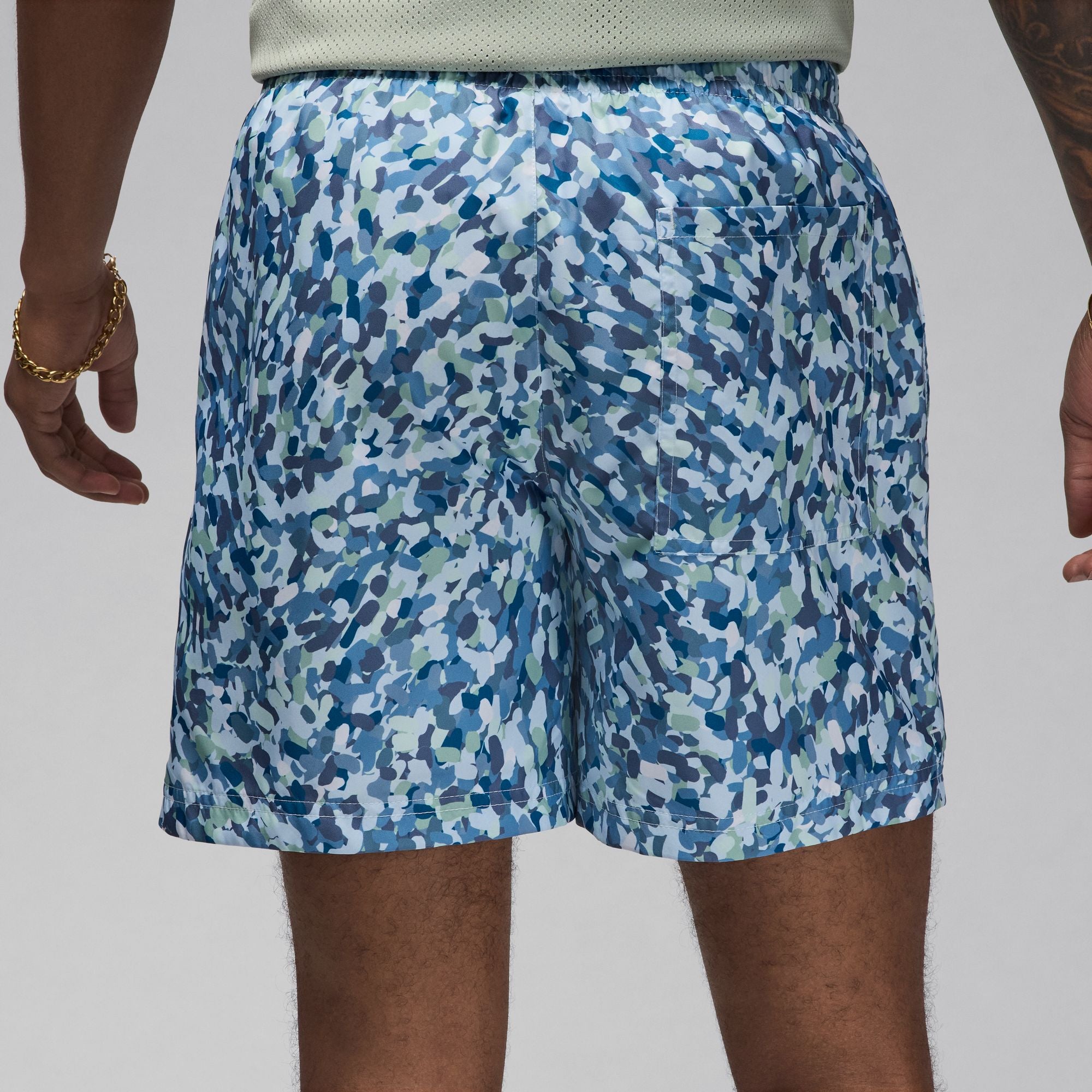 MENS MJ ESS POOLSIDE AOP SHORT (BLUE TINT/WHITE)