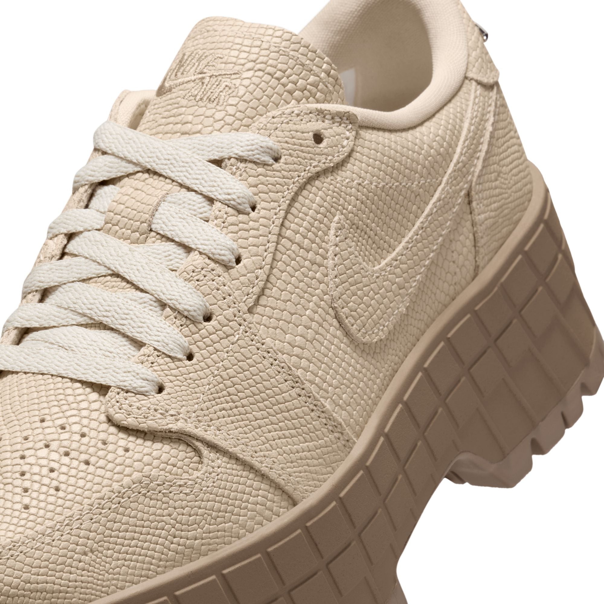 WOMENS AIR JORDAN 1 BROOKLYN LOW (RATTAN/DESERT CAMO)