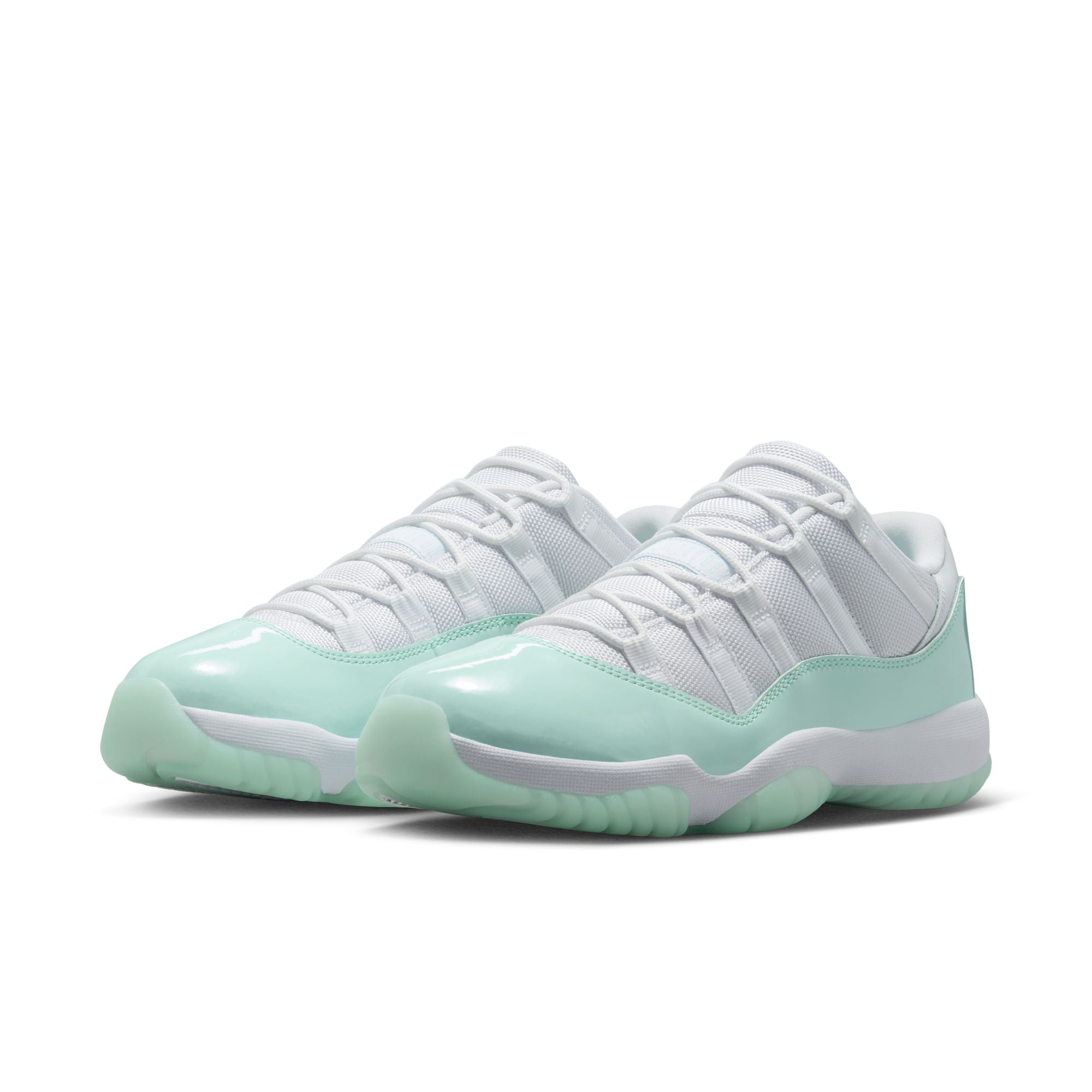 WOMENS AIR JORDAN 11 RETRO LOW (IGLOO)