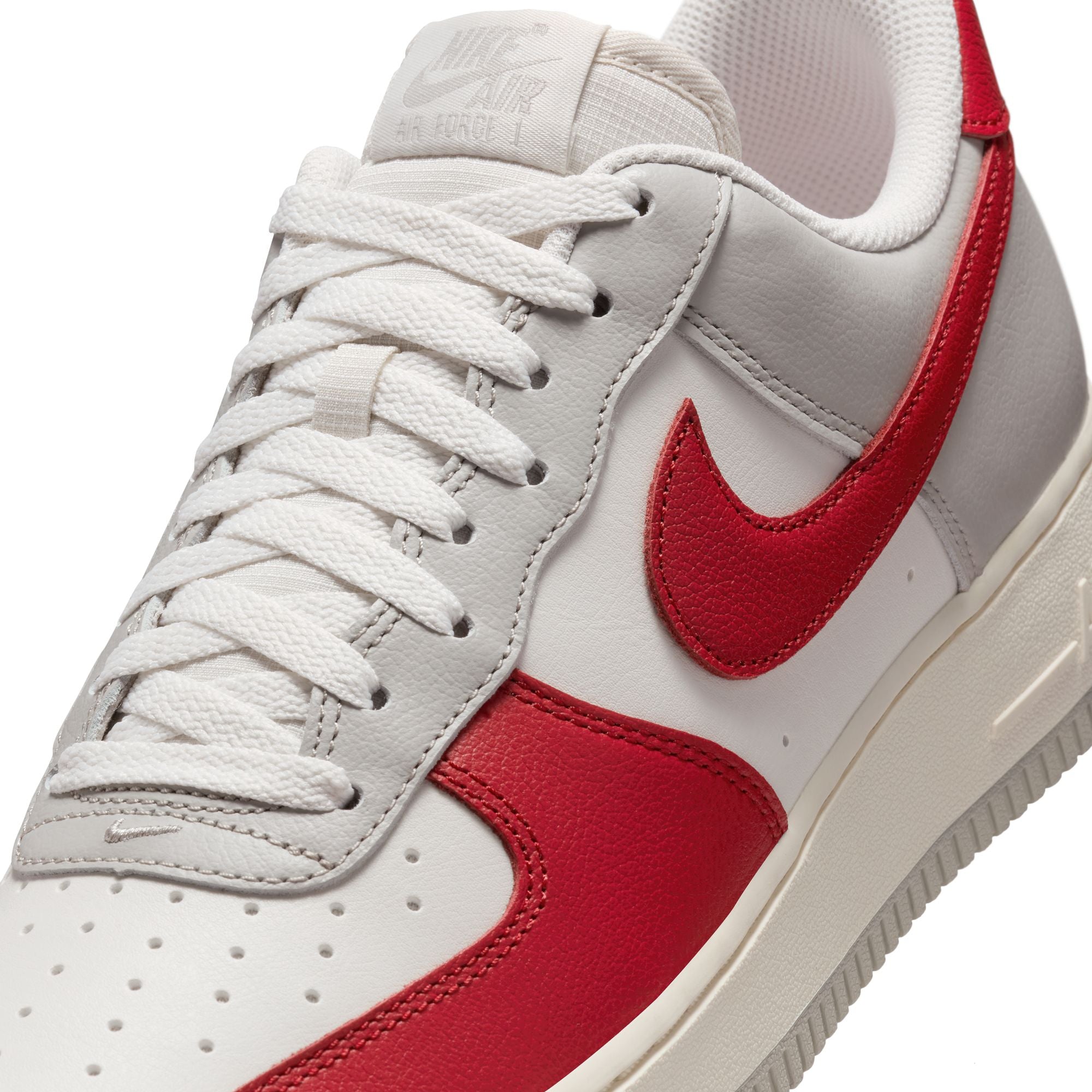 MENS NIKE AIR FORCE 1 '07 LV8 (LT IRON ORE/GYM RED/PALE IVORY/PHANTOM)