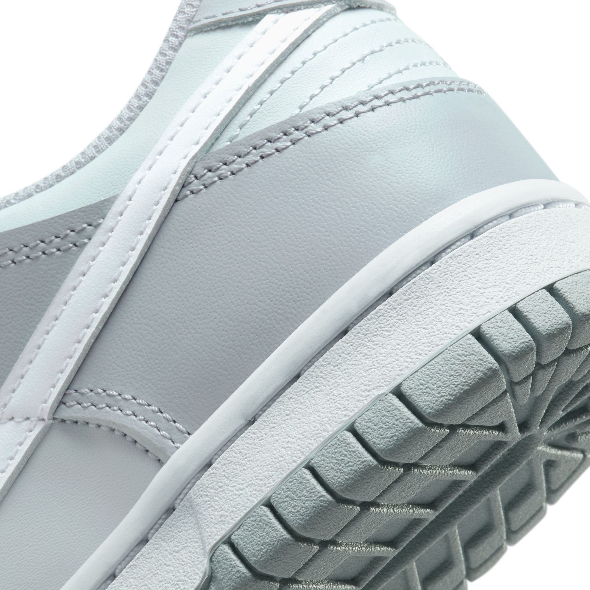 KIDS NIKE DUNK LOW GS (PURE PLATINUM/WHITE/WOLF GREY)