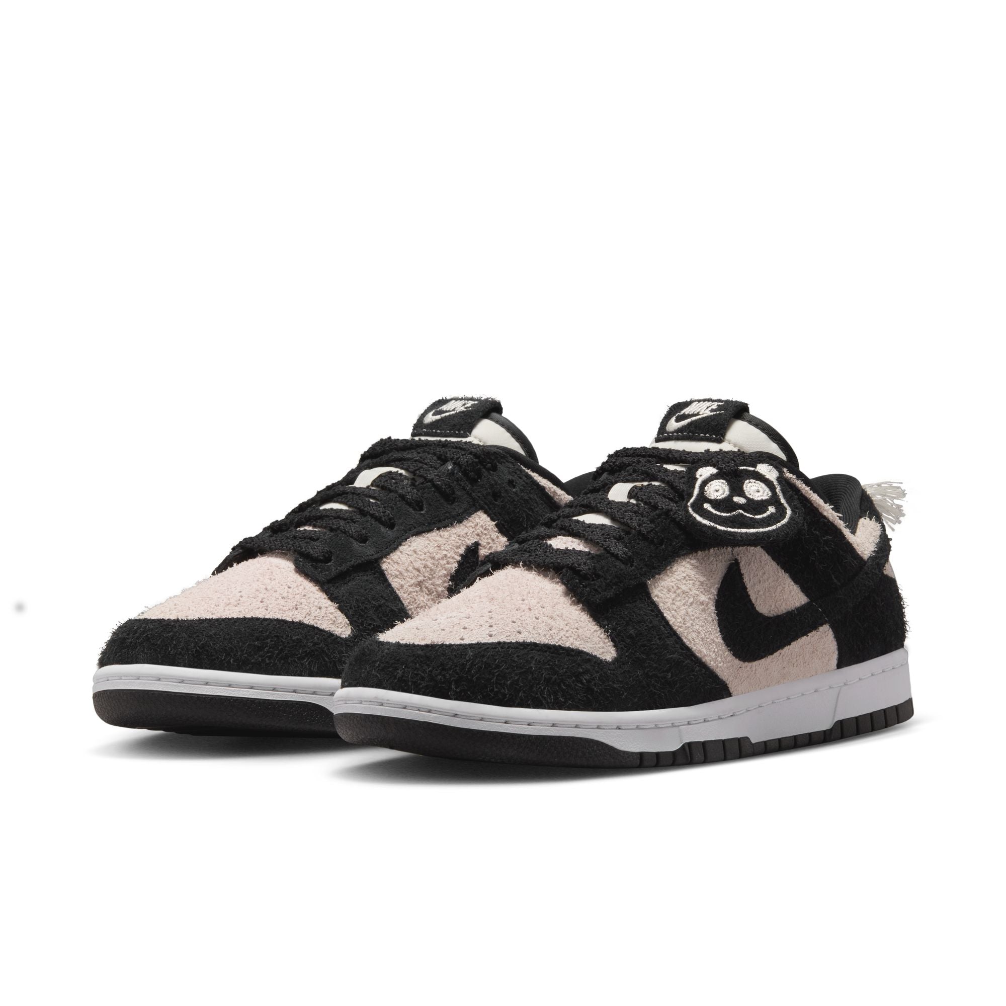MENS NIKE DUNK LOW RETRO SE (WHITE/BLACK)