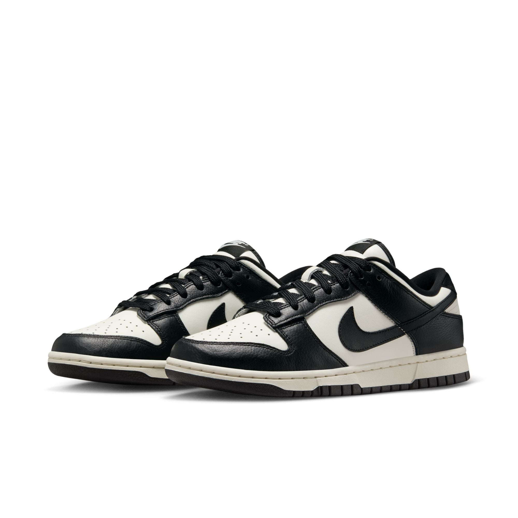 WOMENS NIKE DUNK LOW SE (SAIL/BLACK/PALE IVORY/METALLIC GOLD)