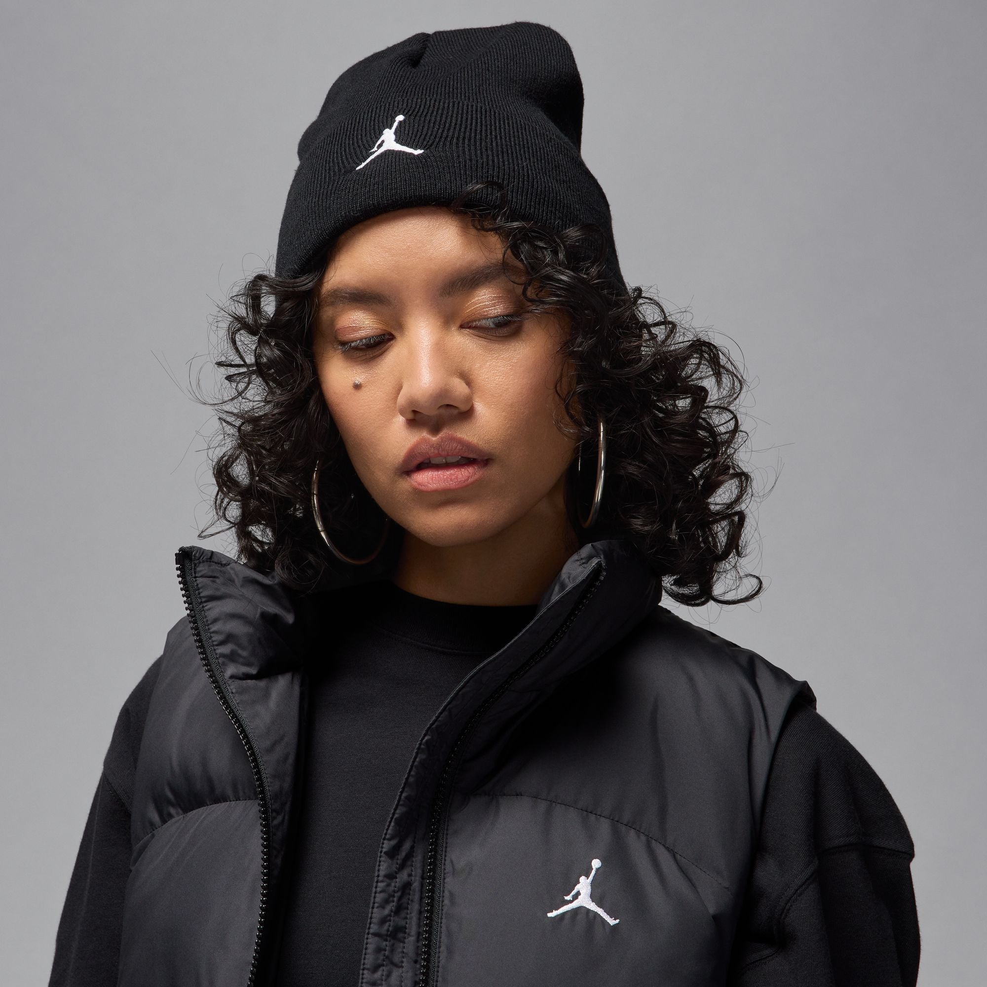 UNISEX JORDAN SATIN-LINED PEAK BEANIE (BLACK/WHITE)