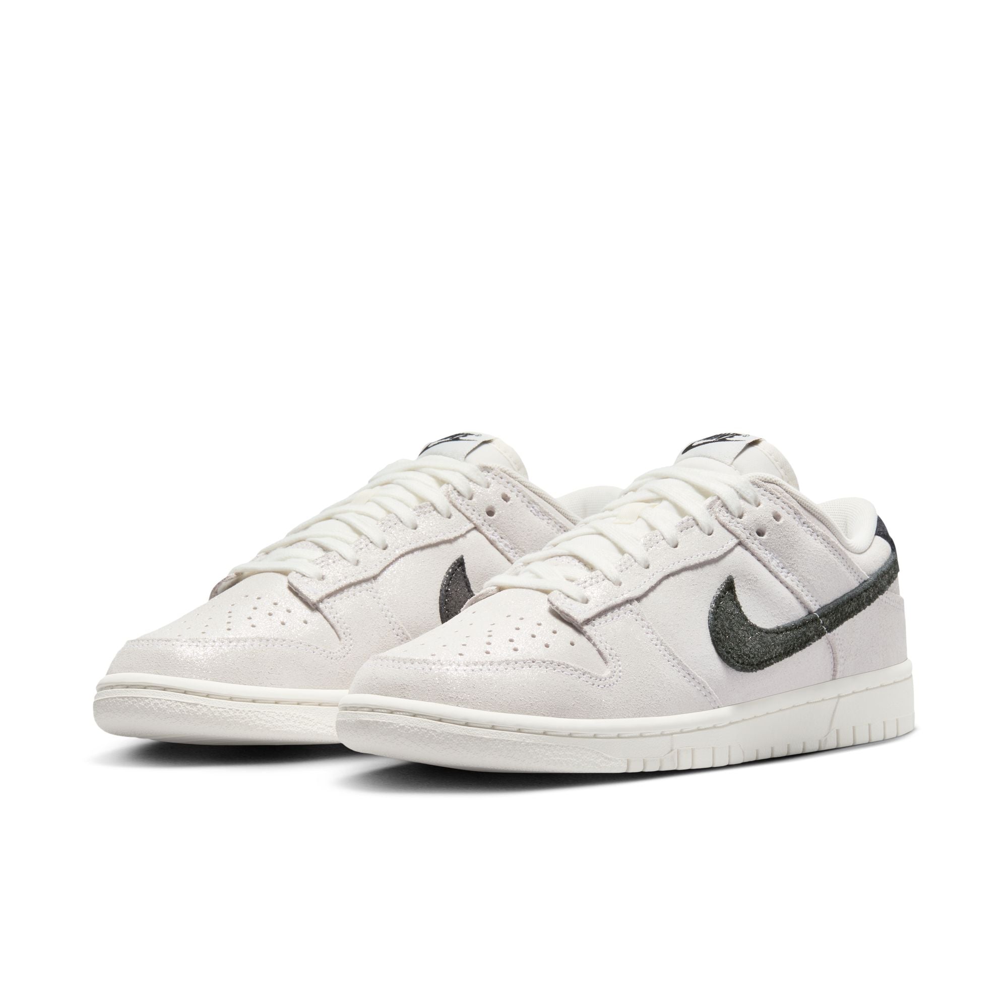 WOMENS NIKE DUNK LOW SE (WHITE/BLACK/TEAM RED)