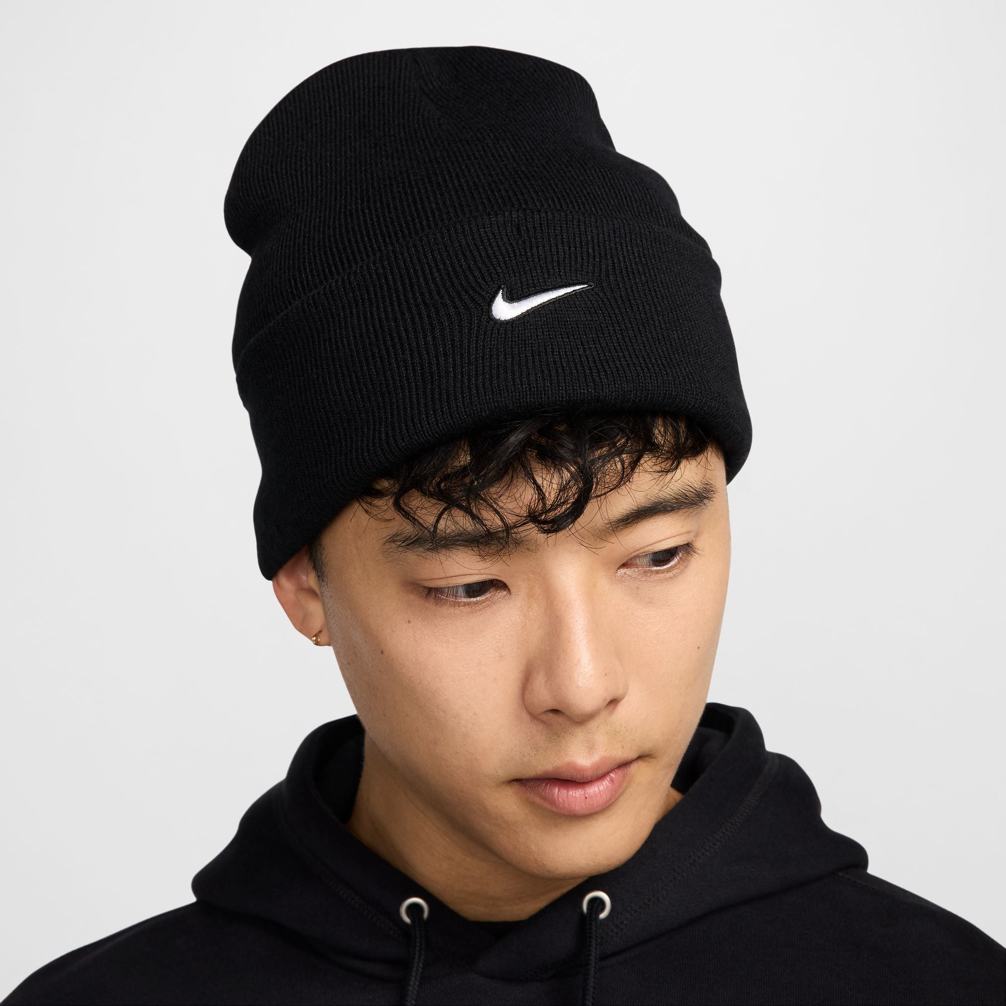 UNISEX NIKE PEAK BEANIE (BLACK/WHITE)