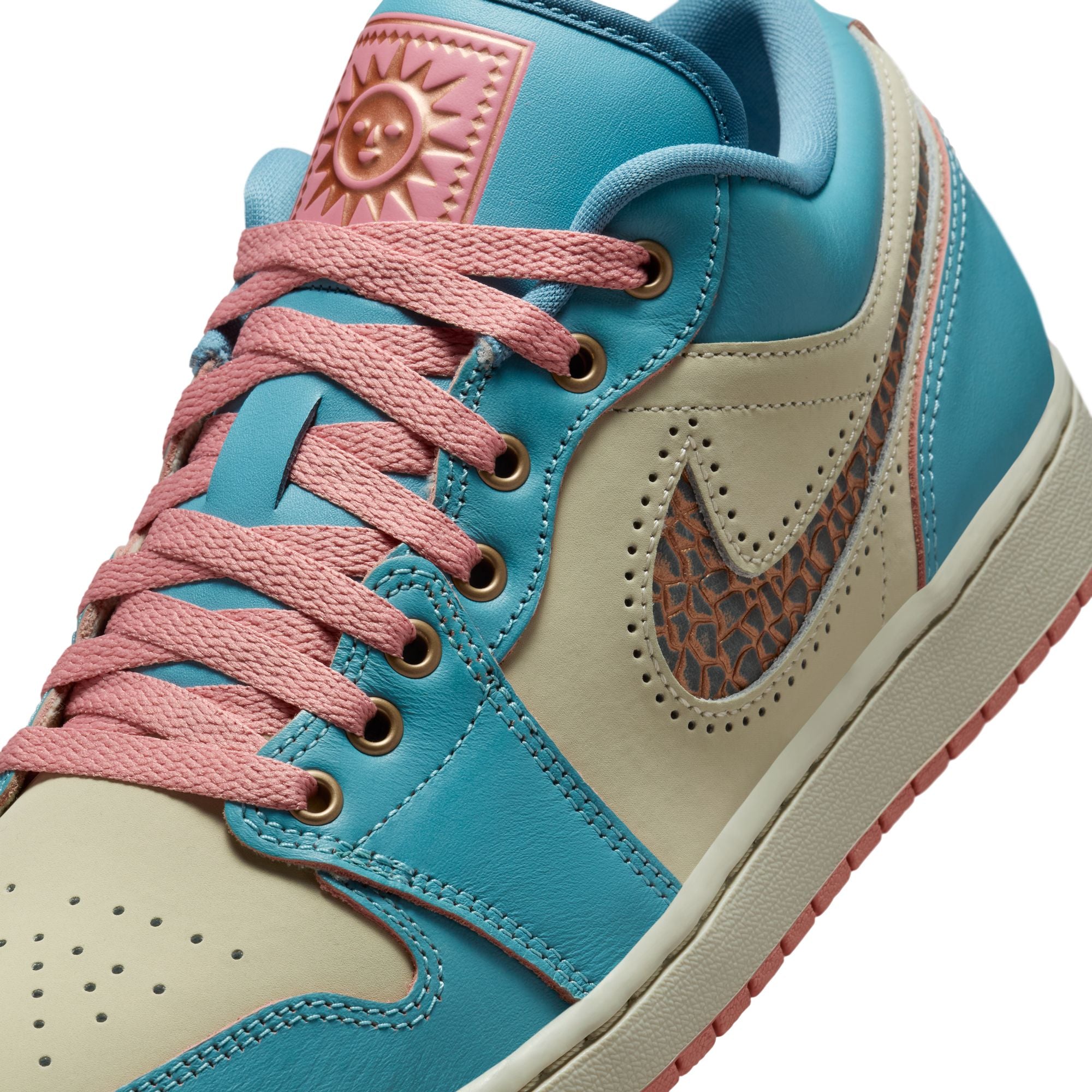 MENS AIR JORDAN 1 LOW SE (DENIM TURQ/SMOKEY BLUE/RED STARDUST)