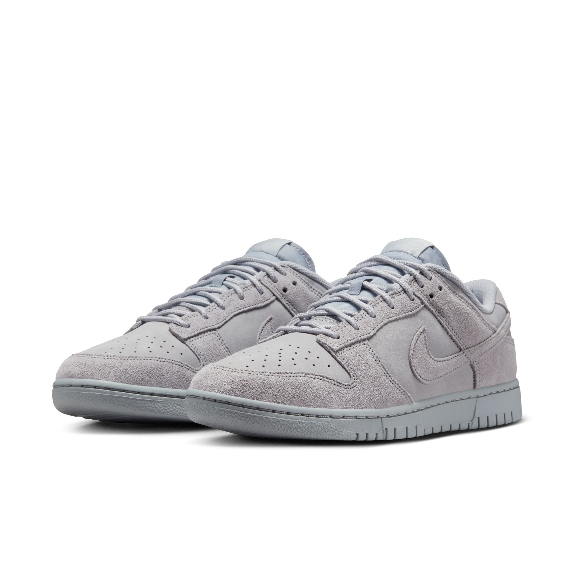 MENS NIKE DUNK LOW RETRO SE (WOLF GREY)