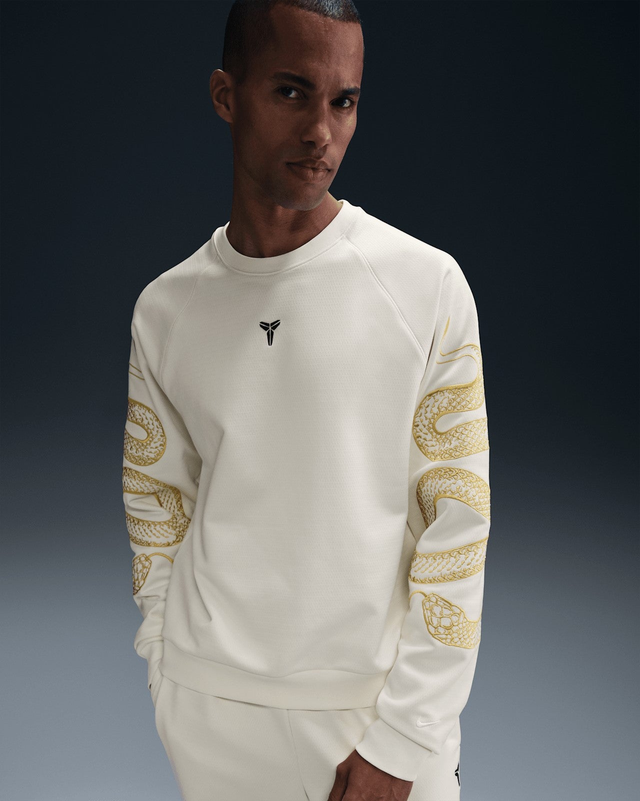 MENS NIKE KOBE "YEAR OF MAMBA" THERMA-FIT BASKETBALL CREW-NECK SWEATSHIRT (SAIL)