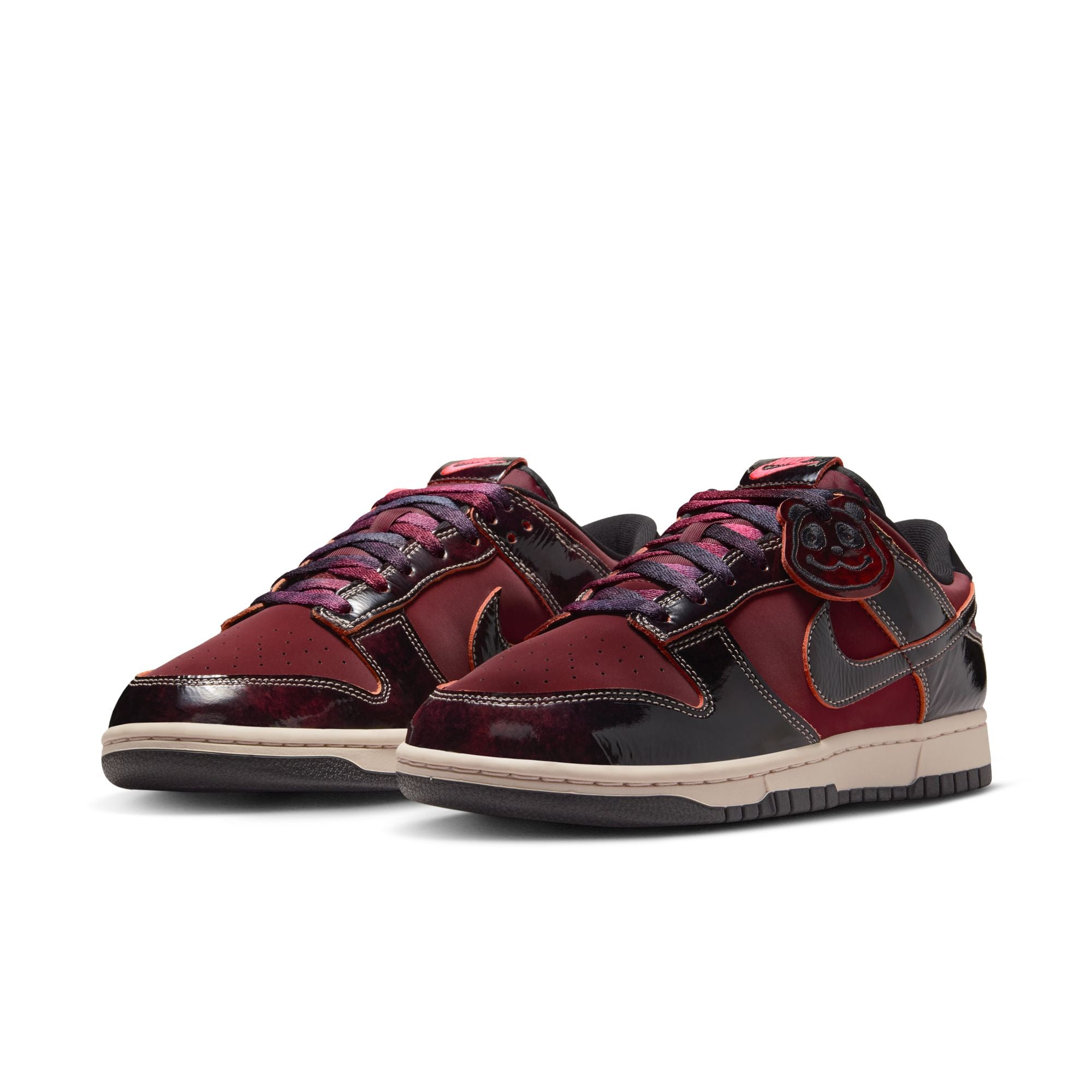 MENS NIKE DUNK LOW RETRO SE (RED PANDA)