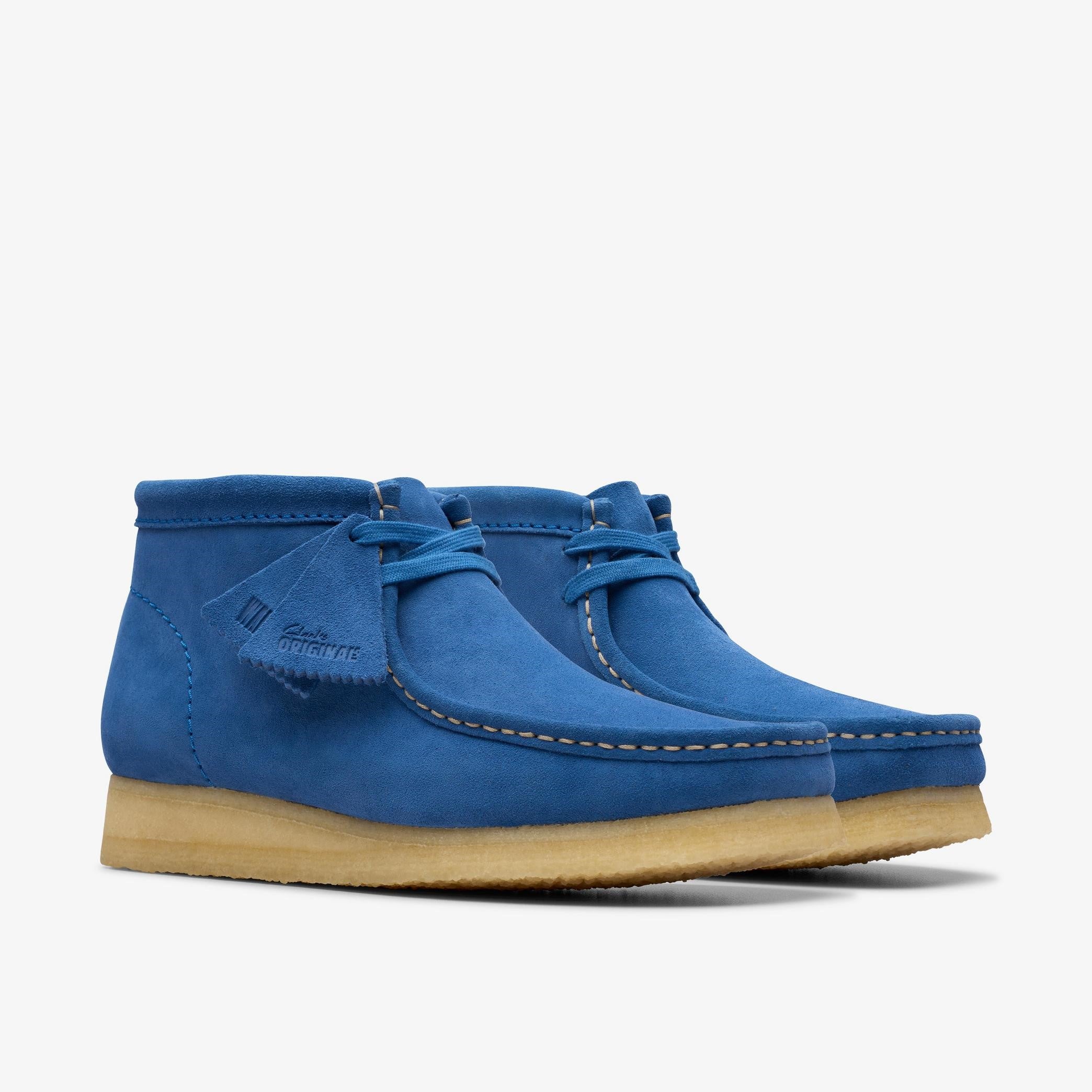 MENS CLARKS WALLABEE BOOT (BLUE SUEDE)