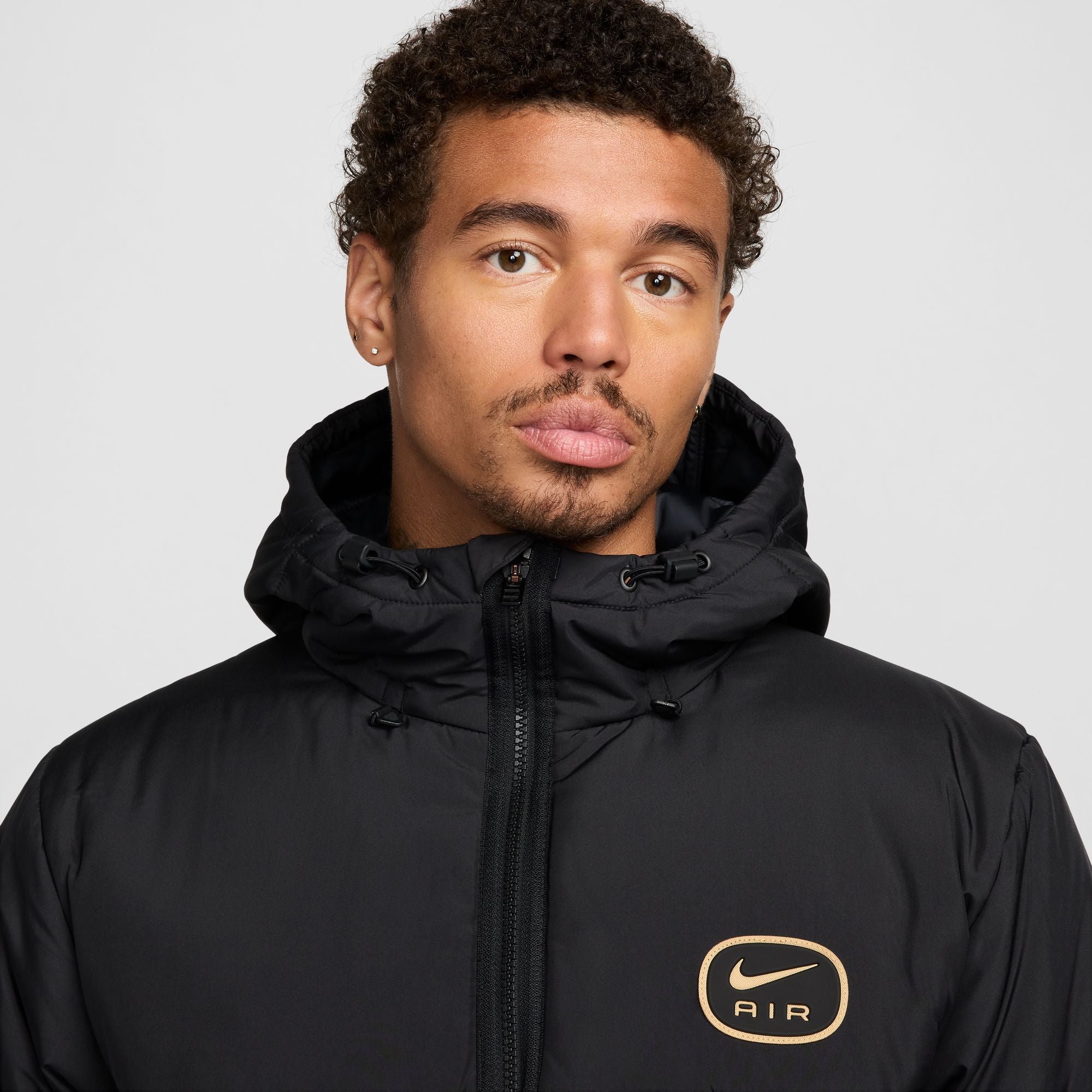 MEN NSW SYNTHETIC-FILL JACKET (BLACK/ANTHRACITE/METALLIC GOLD)