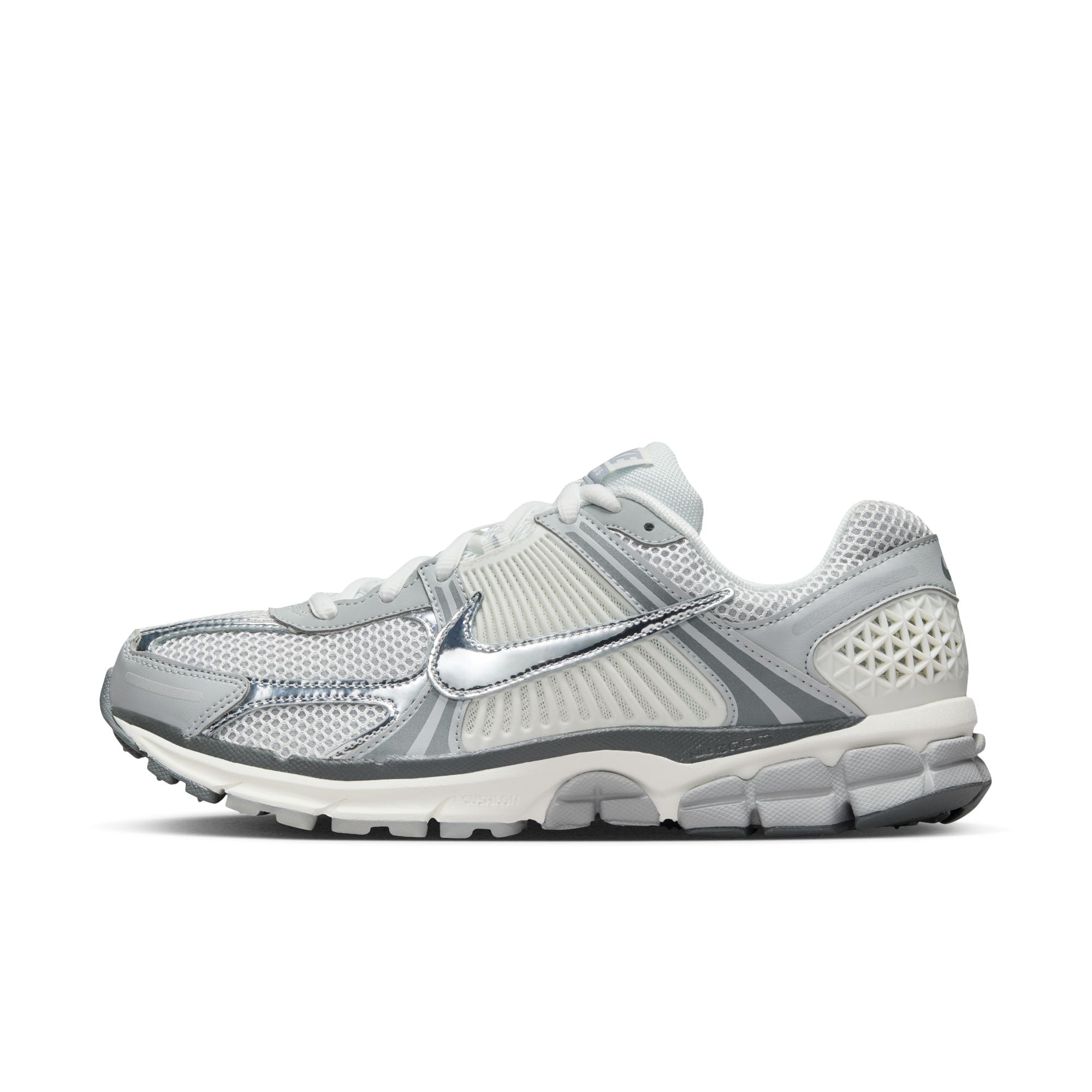 MENS NIKE ZOOM VOMERO 5 (SUMMIT WHITE/METALLIC SILVER)