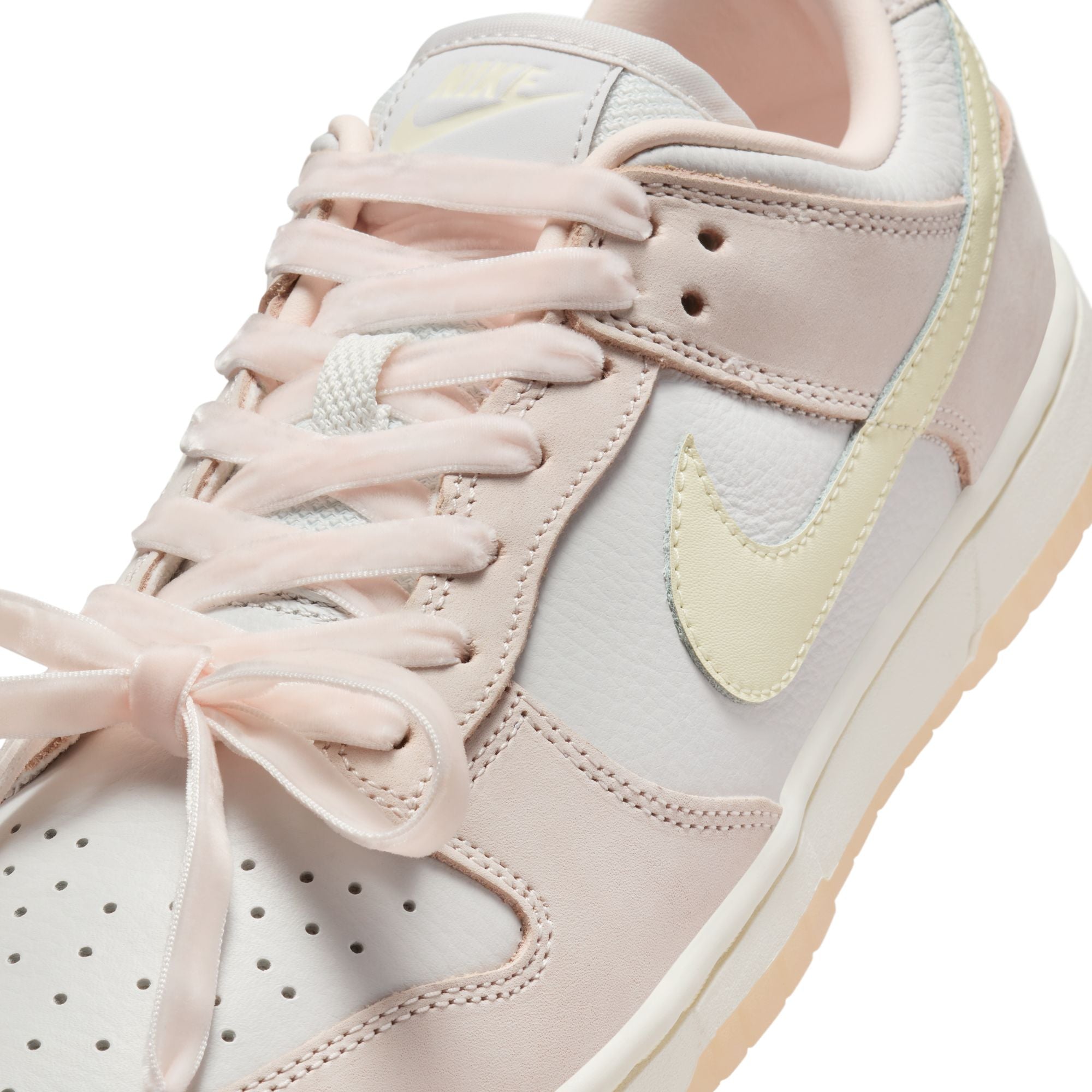 WOMENS NIKE DUNK LOW PREMIUM (LIGHT SOFT PINK)