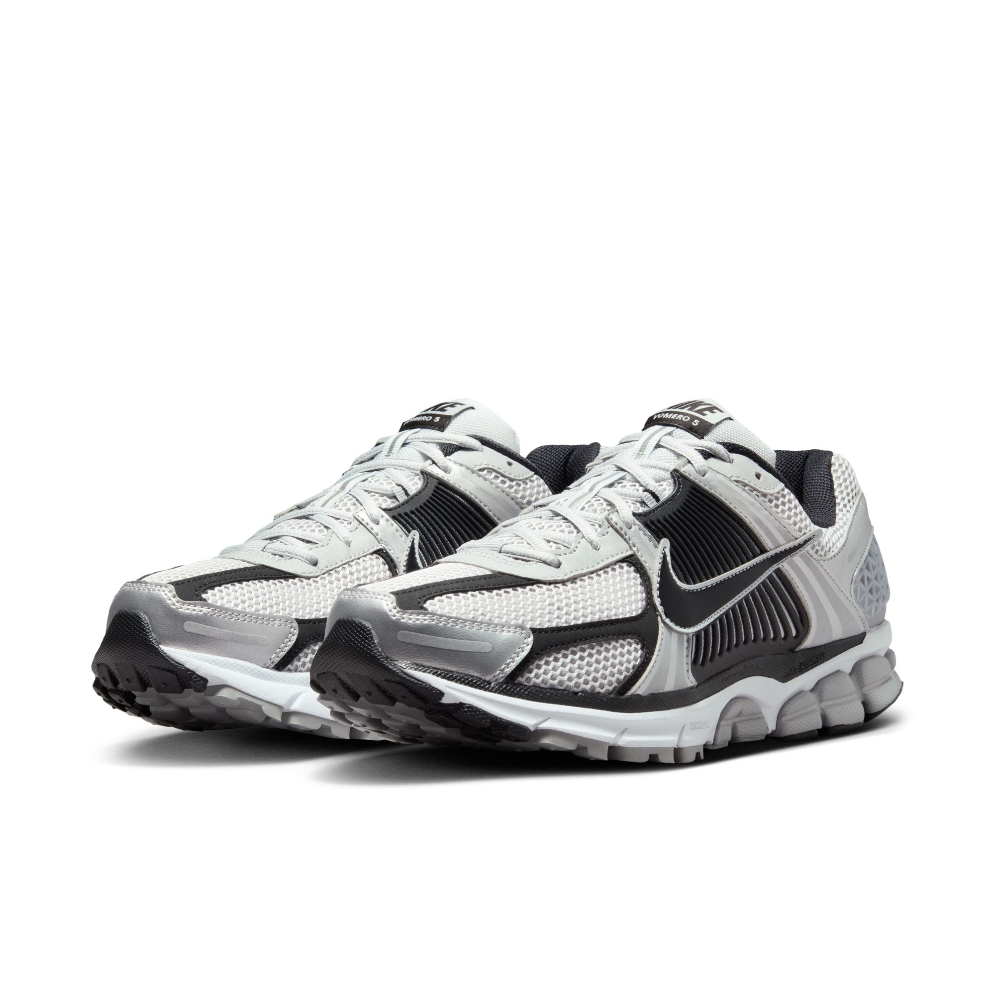 MENS NIKE ZOOM VOMERO 5 (METALLIC SILVER/BLACK)