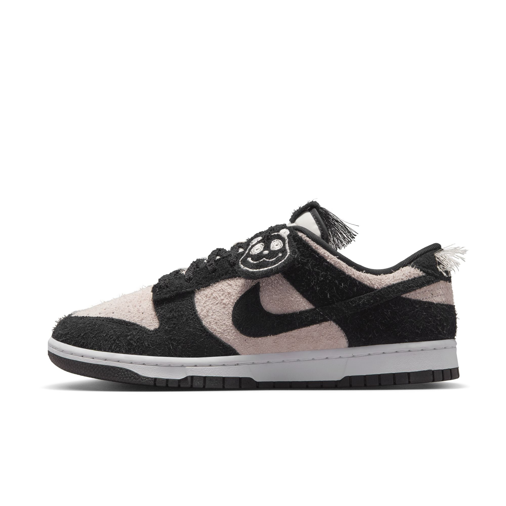 MENS NIKE DUNK LOW RETRO SE (WHITE/BLACK)