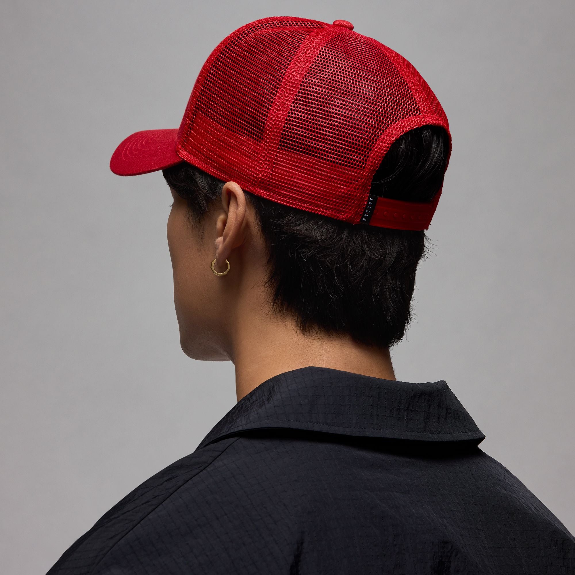 JORDAN RISE TRUCKER HAT (GYM RED/BLACK)