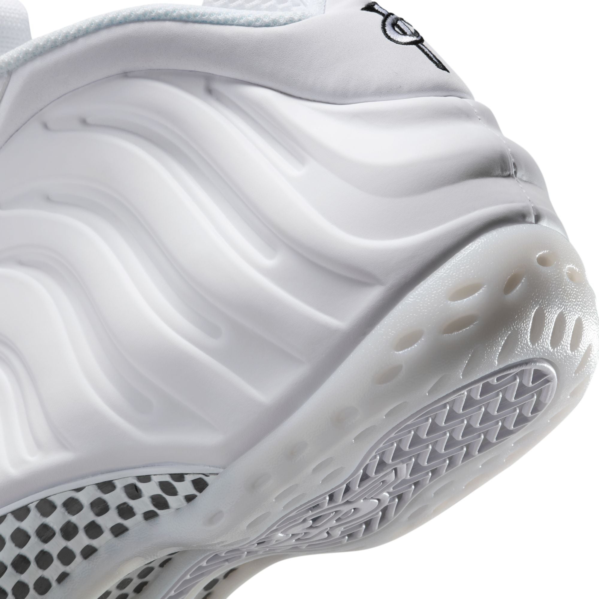 MENS NIKE AIR FOAMPOSITE ONE (TRIPLE WHITE)