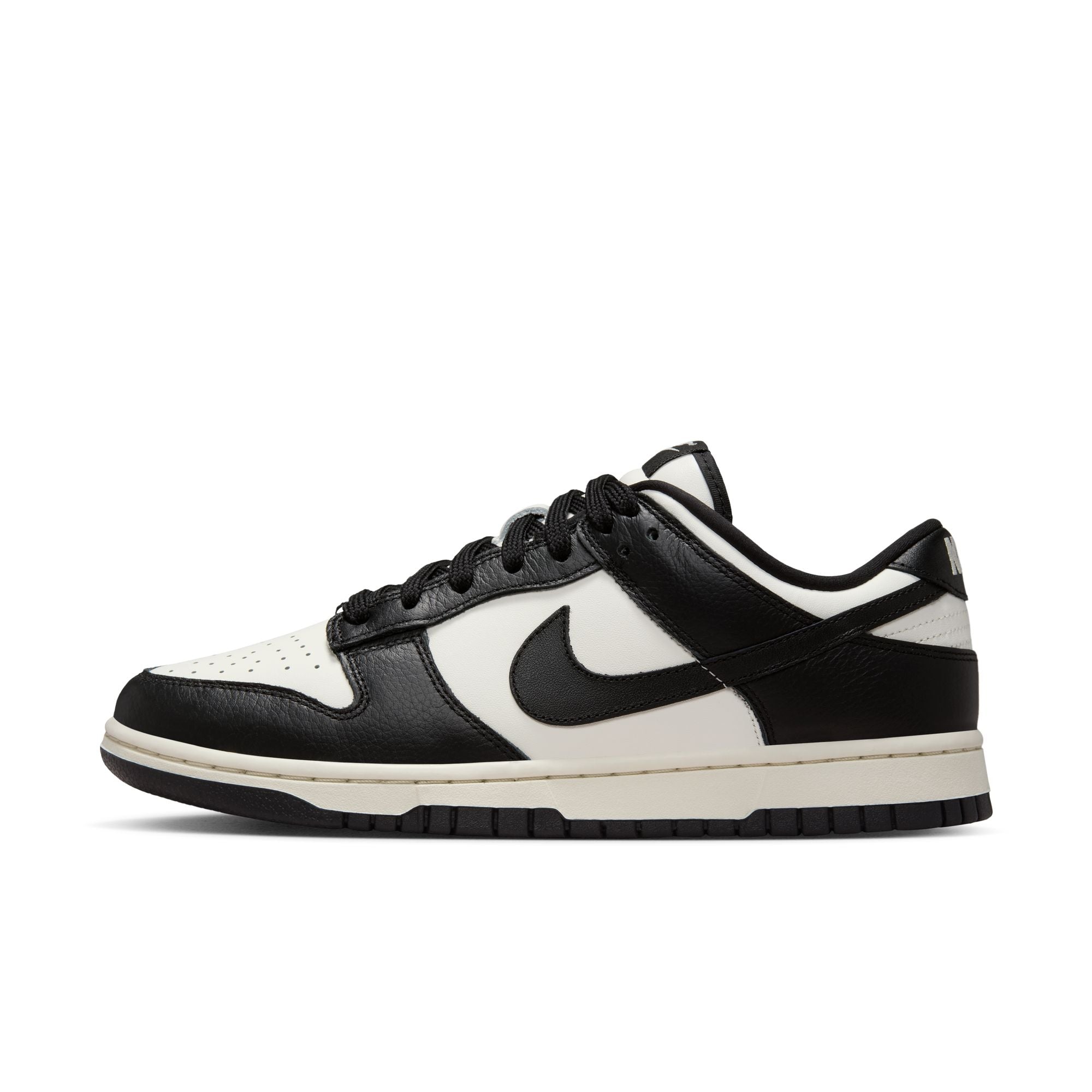 WOMENS NIKE DUNK LOW SE (SAIL/BLACK/PALE IVORY/METALLIC GOLD)
