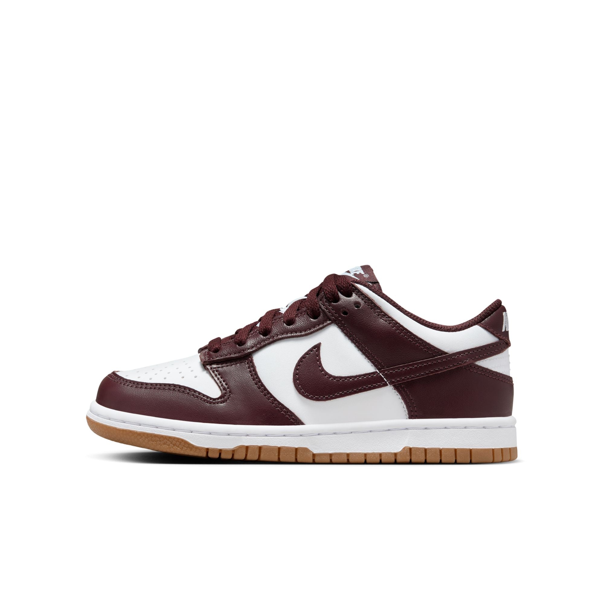 KIDS NIKE DUNK LOW GS (WHITE/BURGUNDY CRUSH/GUM LIGHT BROWN)