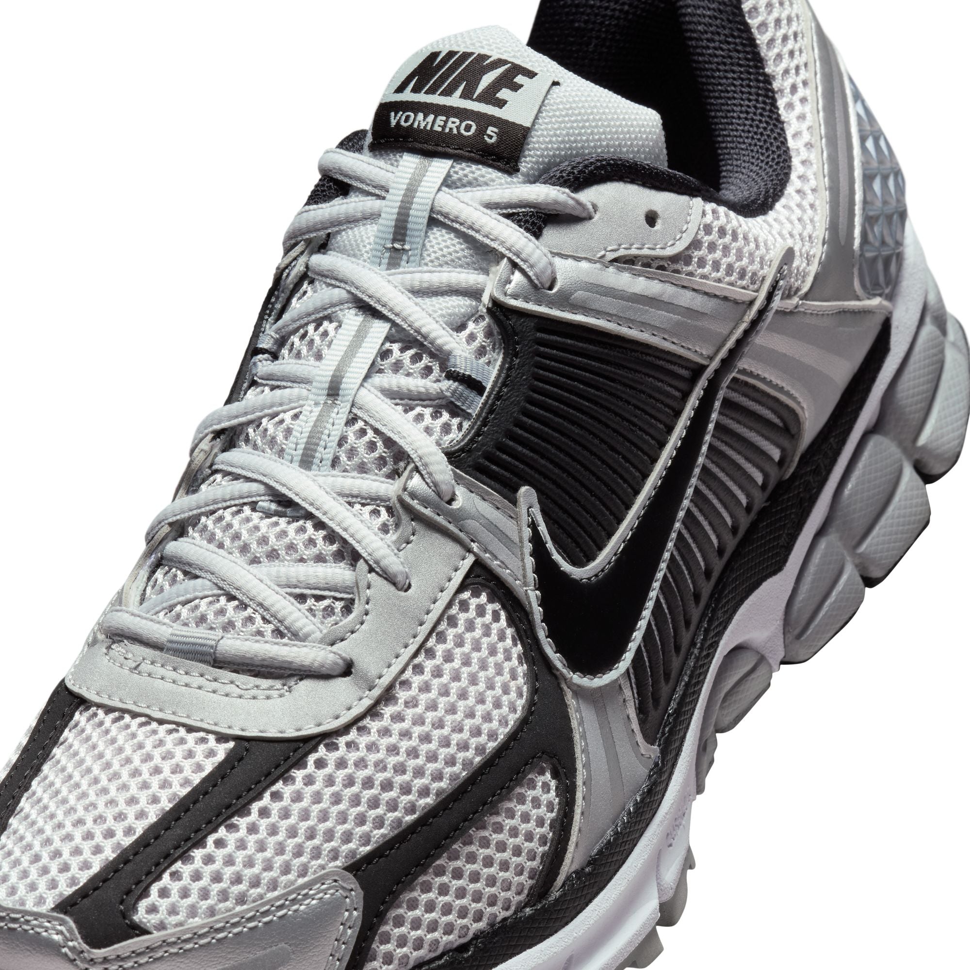 MENS NIKE ZOOM VOMERO 5 (METALLIC SILVER/BLACK)