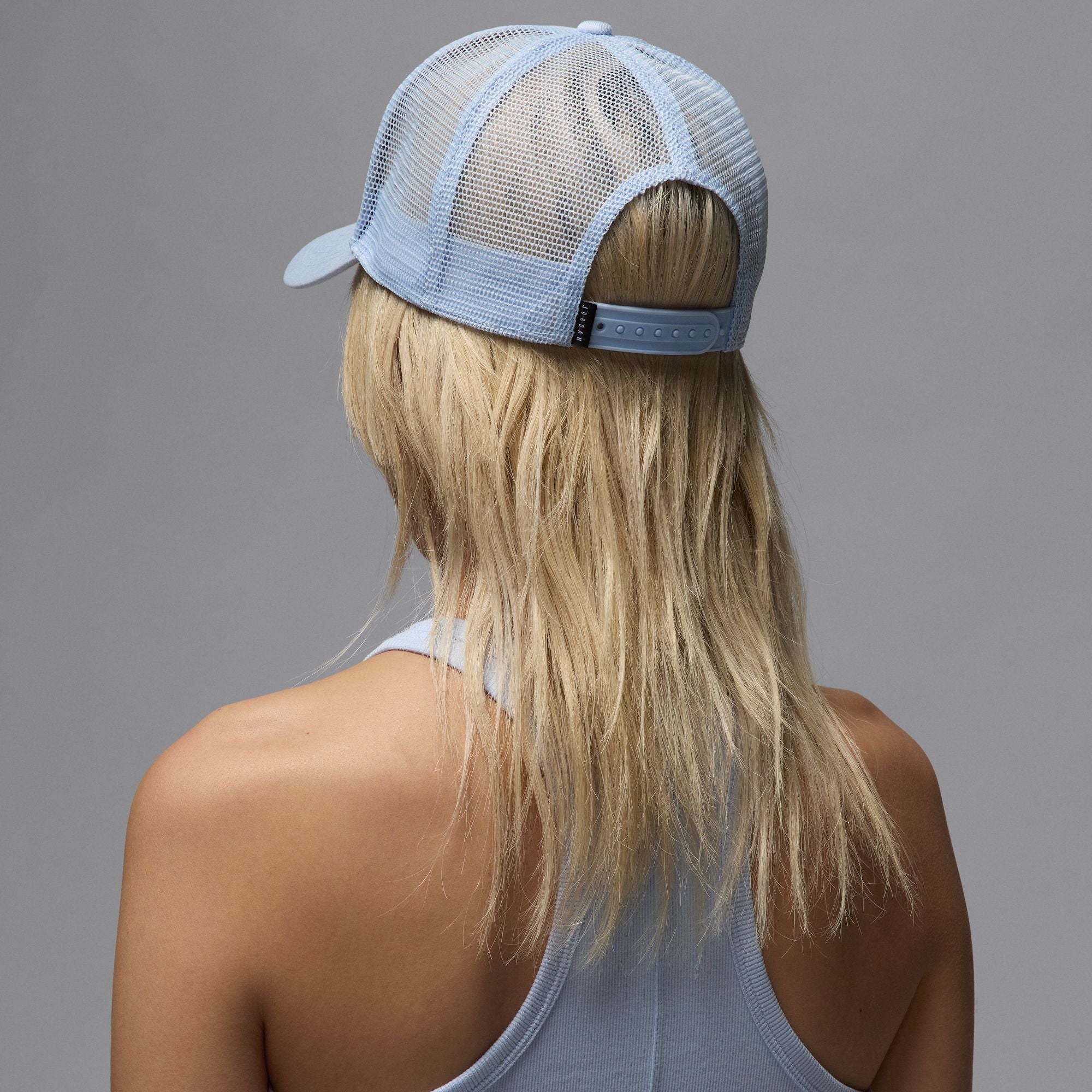 JORDAN RISE TRUCKER HAT (HYDROGEN BLUE/WHITE)