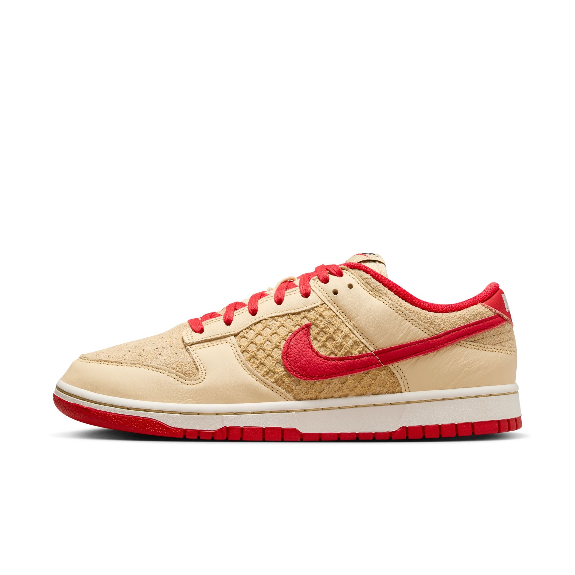 MENS NIKE DUNK LOW RETRO SE (Strawberry Waffle)