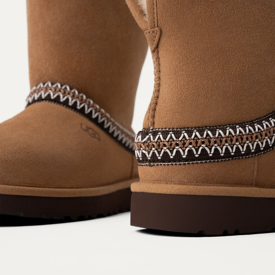 WOMENS UGG CLASSIC SHORT CRESCENT (CHESTNUT)