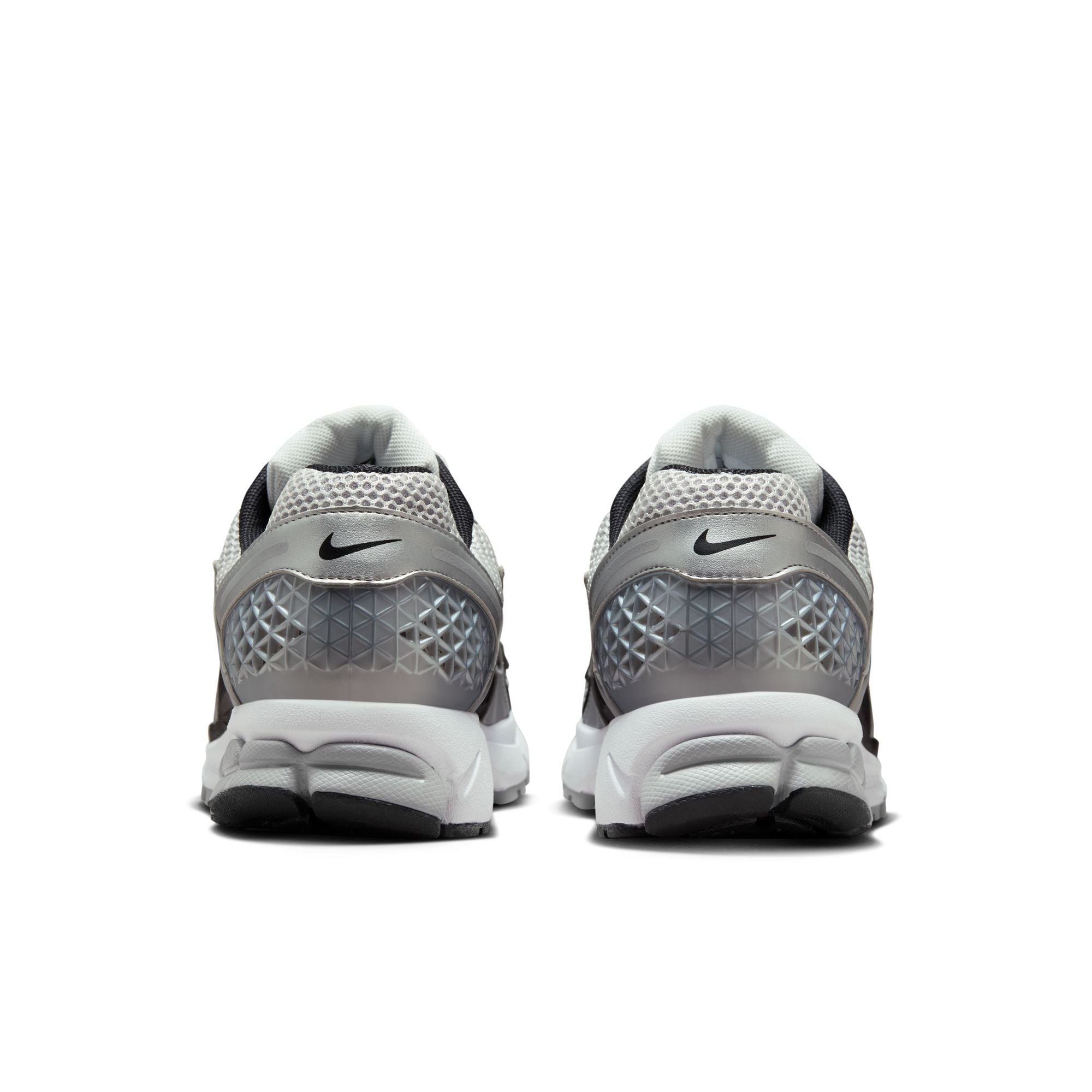 MENS NIKE ZOOM VOMERO 5 (METALLIC SILVER/BLACK)