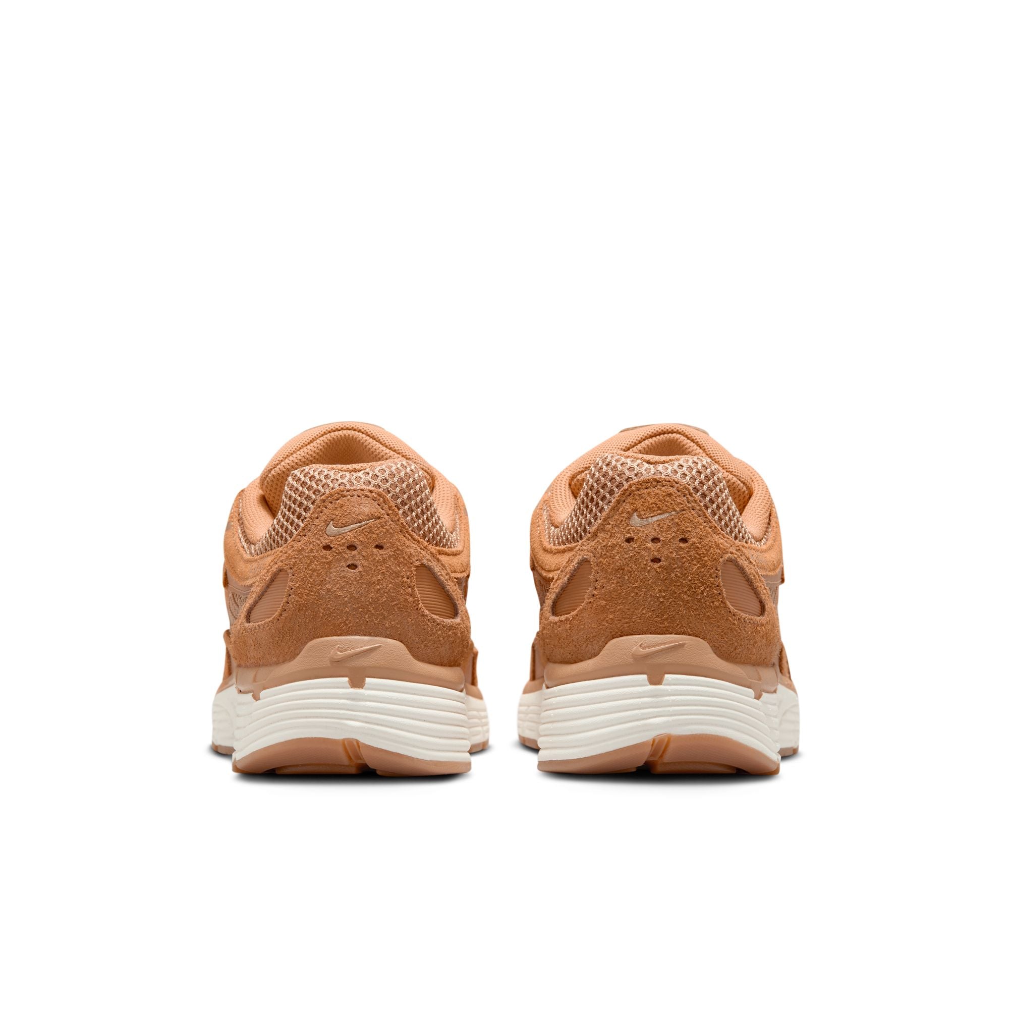 MENS NIKE P-6000 SE (FLAX/METALLIC GOLD/SAIL)