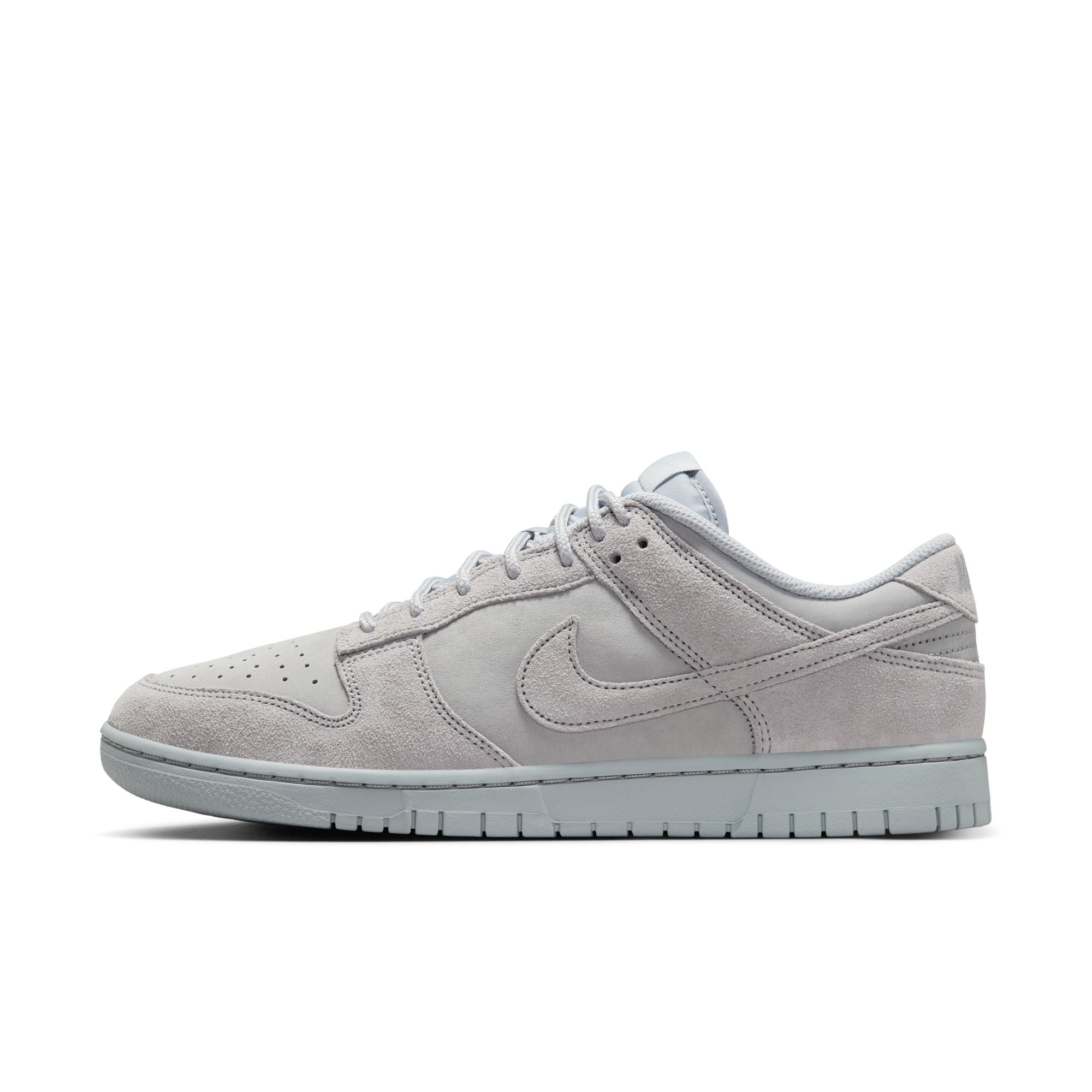 MENS NIKE DUNK LOW RETRO SE (WOLF GREY)