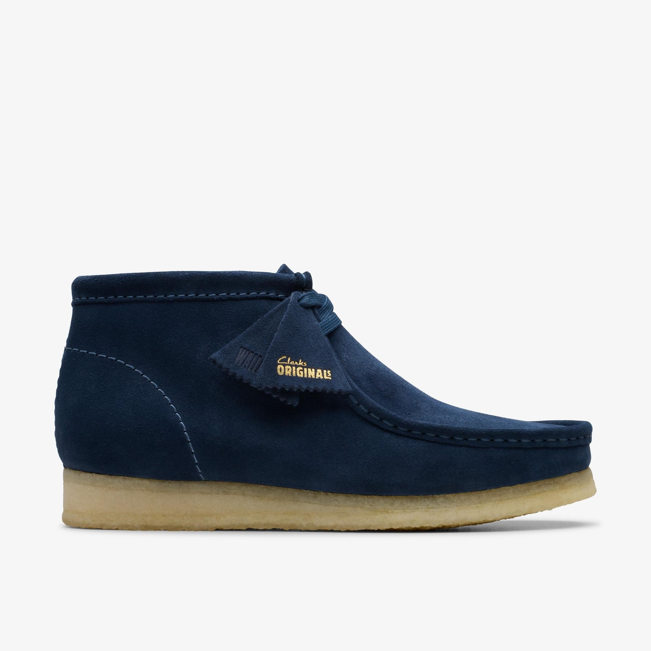 MENS CLARKS WALLABEE BOOT (INK SUEDE)