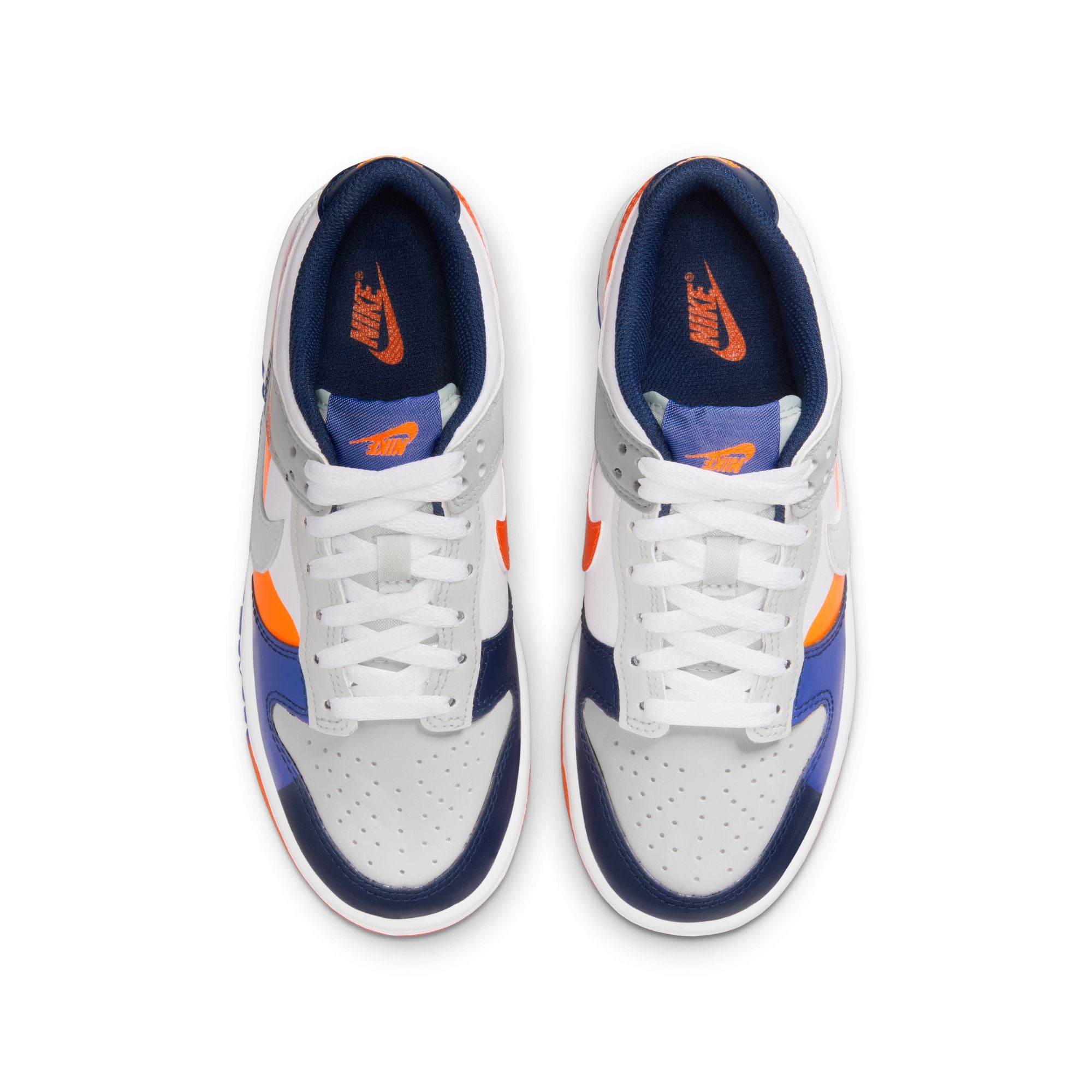 KIDS NIKE DUNK LOW SE GS (WHITE/LIGHT SILVER/MIDNIGHT NAVY)