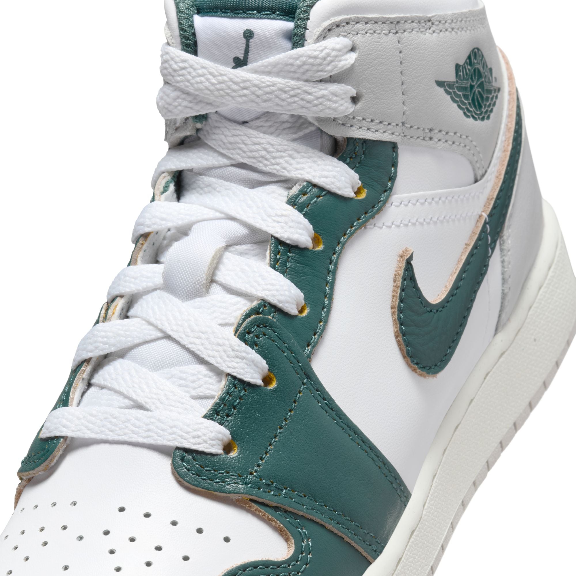 KIDS AIR JORDAN 1 MID SE GS (WHITE/OXIDIZED GREEN/SAIL)