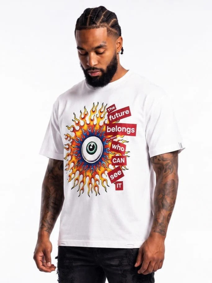 MENS MAKOBI THE WORLD IS WATCHING OVERSIZED T-SHIRT (WHITE)