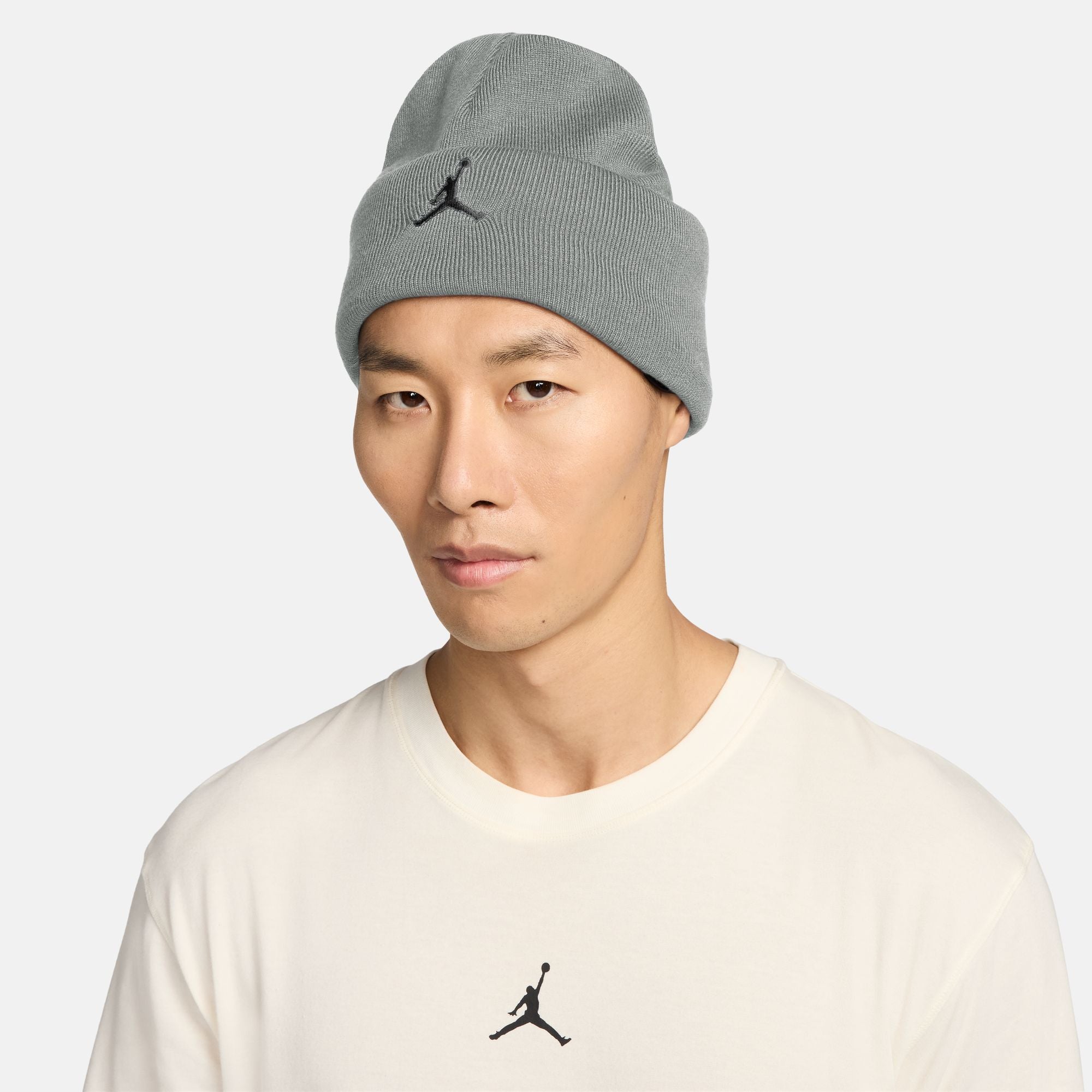 UNISEX JORDAN SATIN-LINED PEAK BEANIE (LT SMOKE GREY/BLACK)