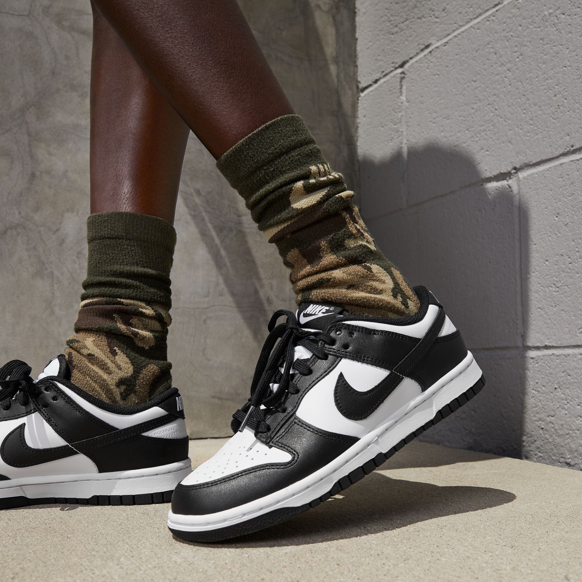 WOMEN'S NIKE DUNK LOW (PANDA)