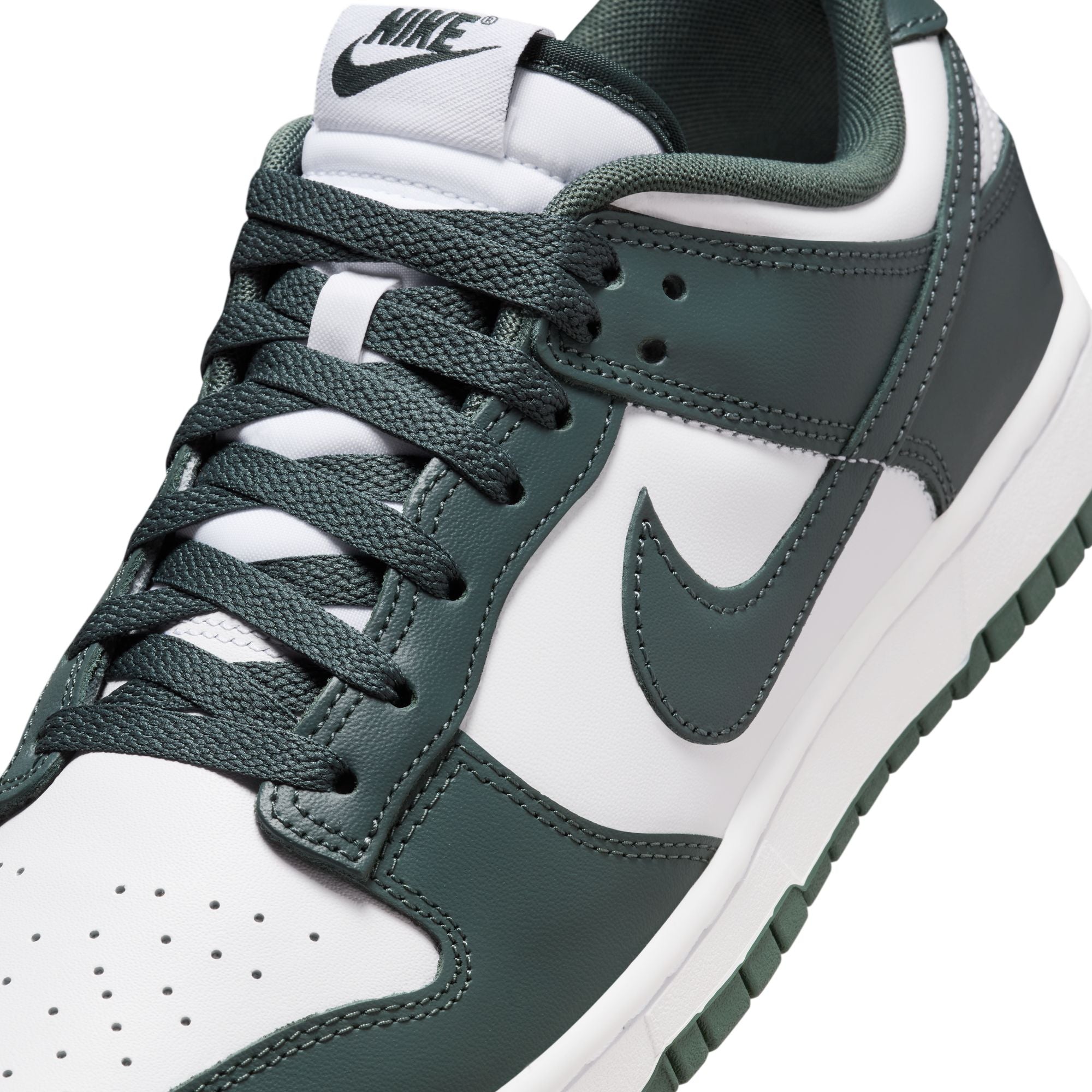 MENS NIKE DUNK LOW RETRO (VINTAGE GREEN)