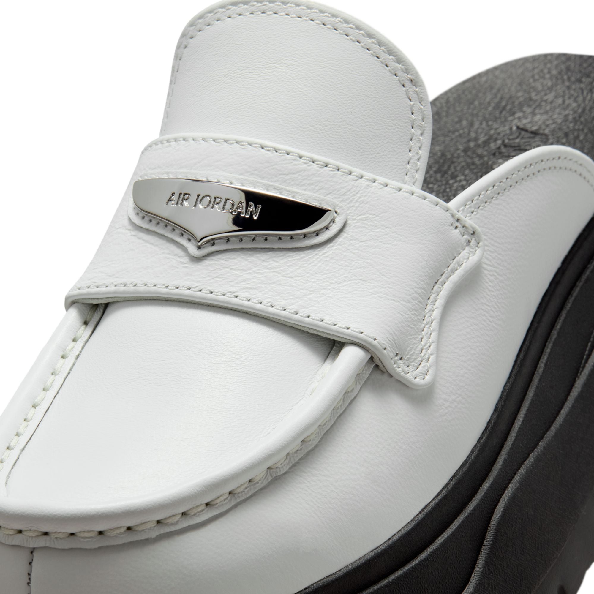WOMENS JORDAN MULE (SUMMIT WHITE/METALLIC SILVER/BLACK)