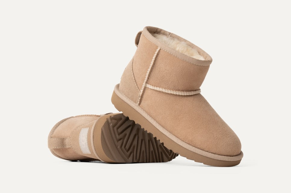 KIDS UGG CLASSIC MINI II BOOT (SAND)