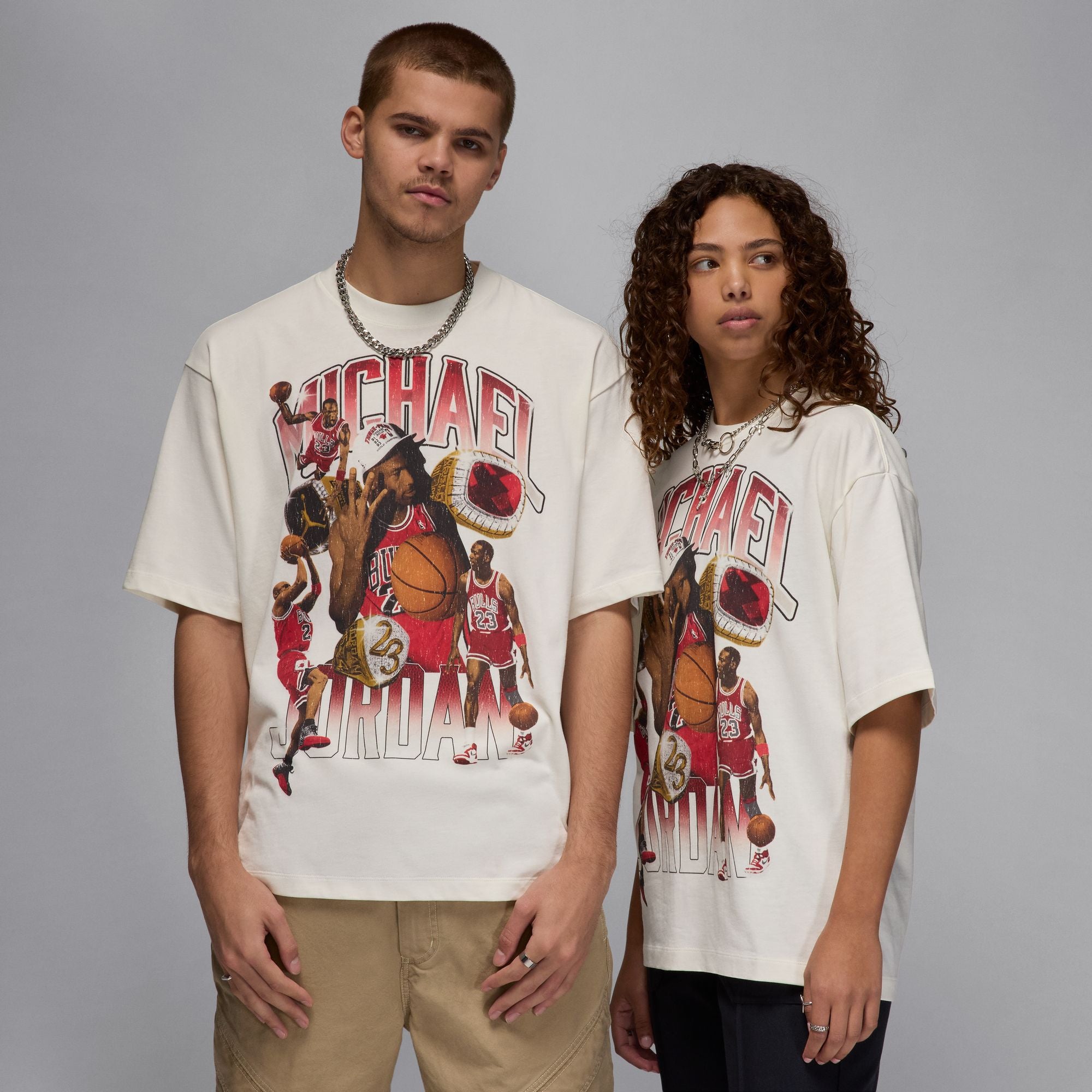 MENS JORDAN OVERSIZED PHOTO T-SHIRT (SAIL/VARSITY RED)