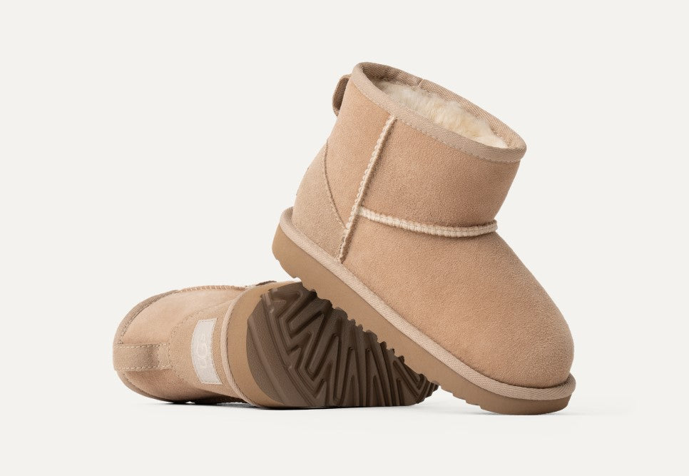 TODDLERS UGG CLASSIC MINI II BOOT (SAND)